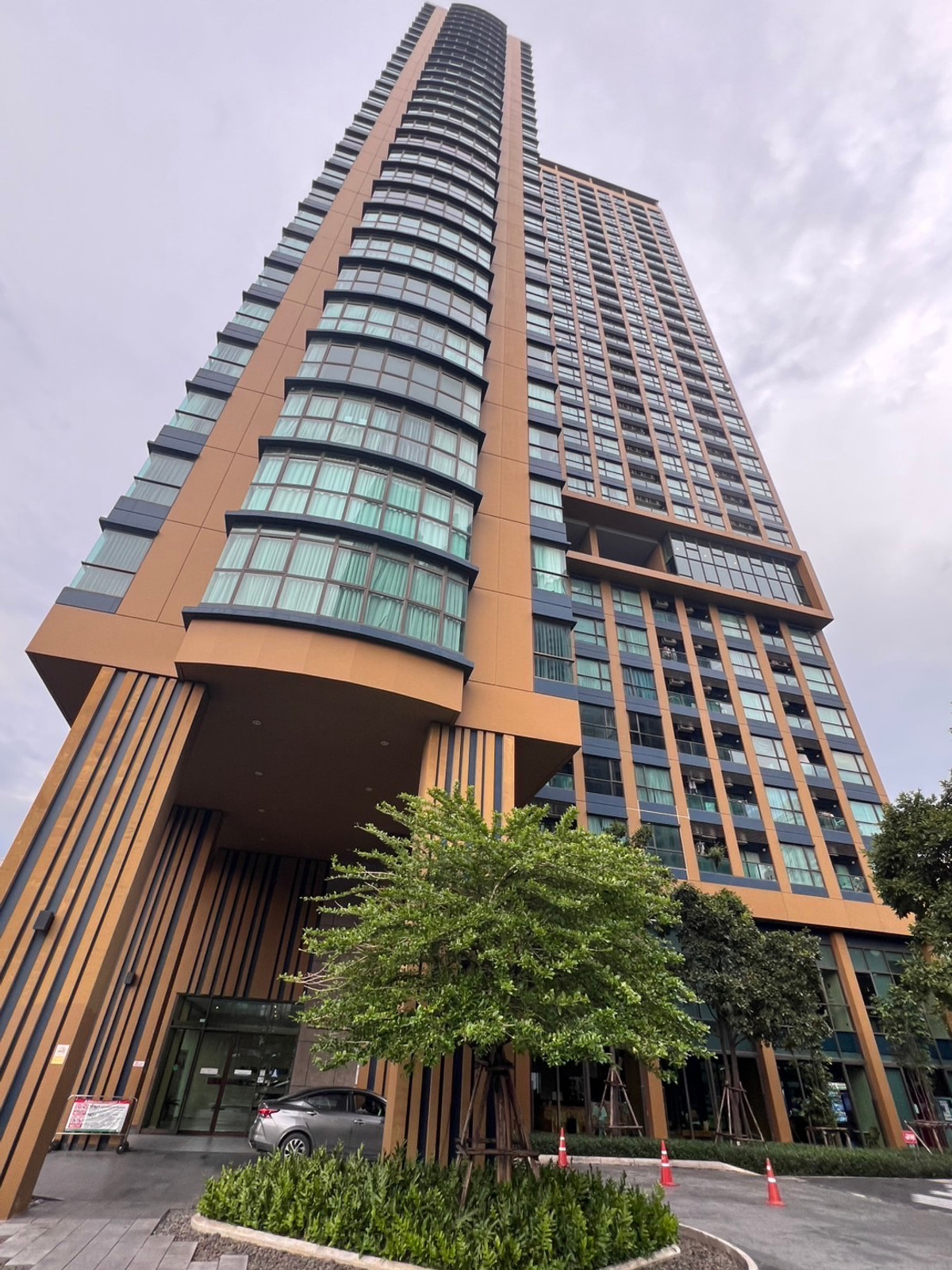 For RentCondoRama9, Petchburi, RCA : Condo for rent Lumpini Suite Phetchaburi - Makkasan near MRT Phetchaburi