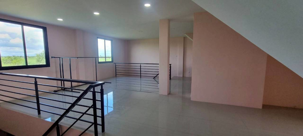 For SaleShop HouseChachoengsao : Luxury commercial building for sale, 3.5 floors, next to road 3481, Nang Nam Priao District, Chachoengsao Province.