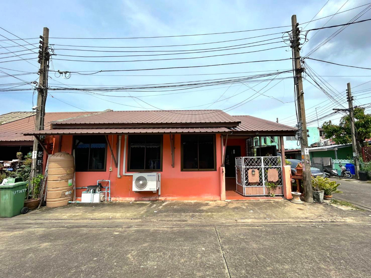 For SaleTownhomeVipawadee, Don Mueang, Lak Si : Corner townhouse, one floor, 2 units, Burapha Villa 7, Don Mueang, Soi Weluwanaram 15.