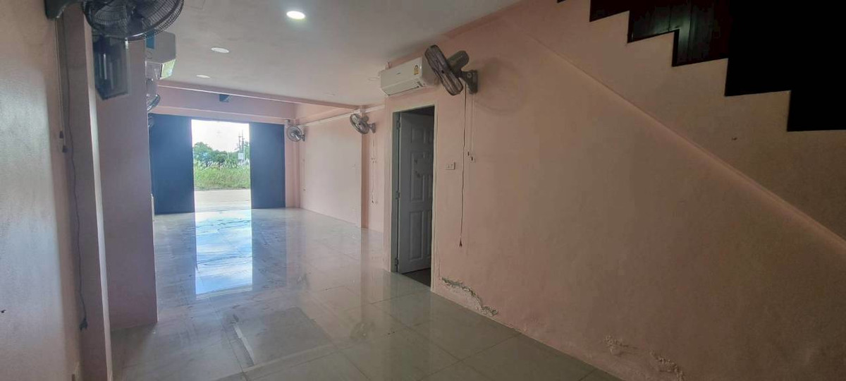 For SaleShop HouseChachoengsao : Luxury commercial building for sale, 3.5 floors, next to road 3481, Nang Nam Priao District, Chachoengsao Province.