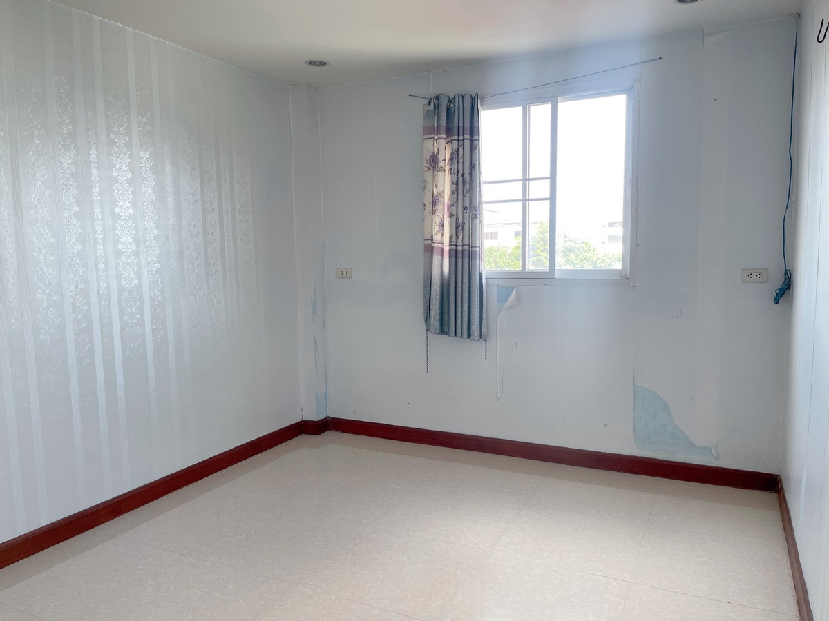 ขายอาคารพาณิชย์มหาสารคาม : อาคารพานิชย์ 3 ชั้น ใจกลางเมืองมหาสารคาม ใกล้สถานศึกษา สถานที่ราชการ พร้อมใช้งานและปล่อยเช่าได้ทันที