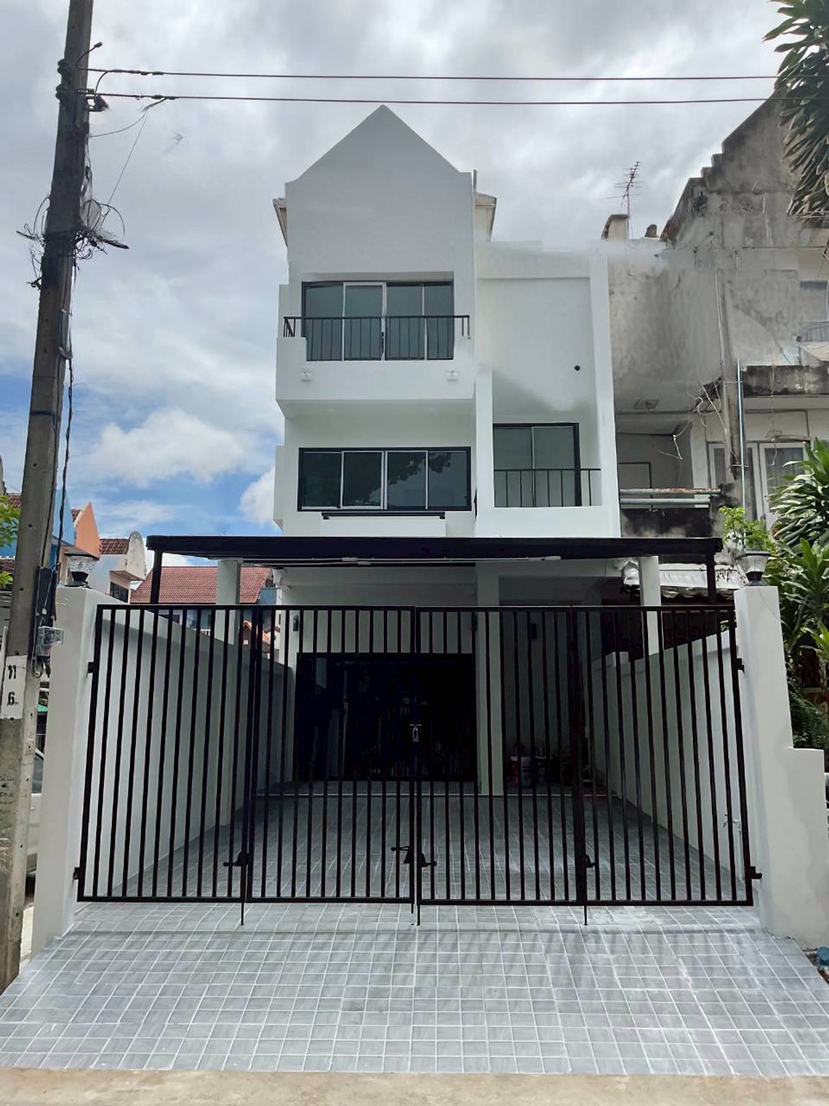 For SaleTownhomeBang kae, Phetkasem : 3-story townhouse, corner unit, newly decorated throughout.  Setthi Ville Bang Khae Village