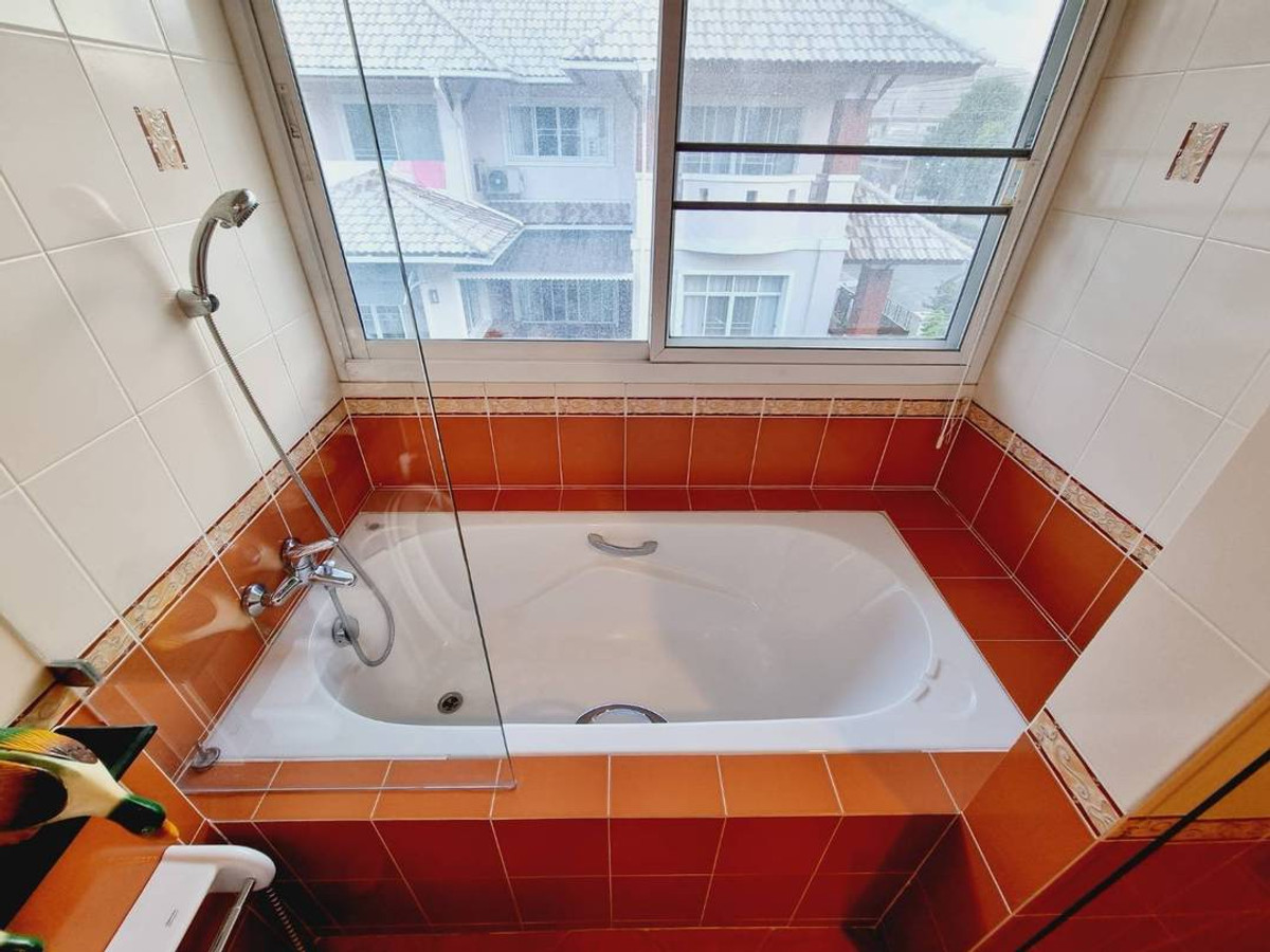 ขายบ้านเชียงใหม่ : ขายด่วน!! บ้านเดี่ยว 2 ชั้น เนื้อที่ 101.9 ตรว. ม.กุลพันธ์วิลล์ 10 อ.สารภี จ.เชียงใหม่ ทำเลดี ใกล้ตัวเมืองเชียงใหม่ ใกล้รร.มงฟอร์ด รร.นานาชาติยูนิตี้คอนคอร์ด