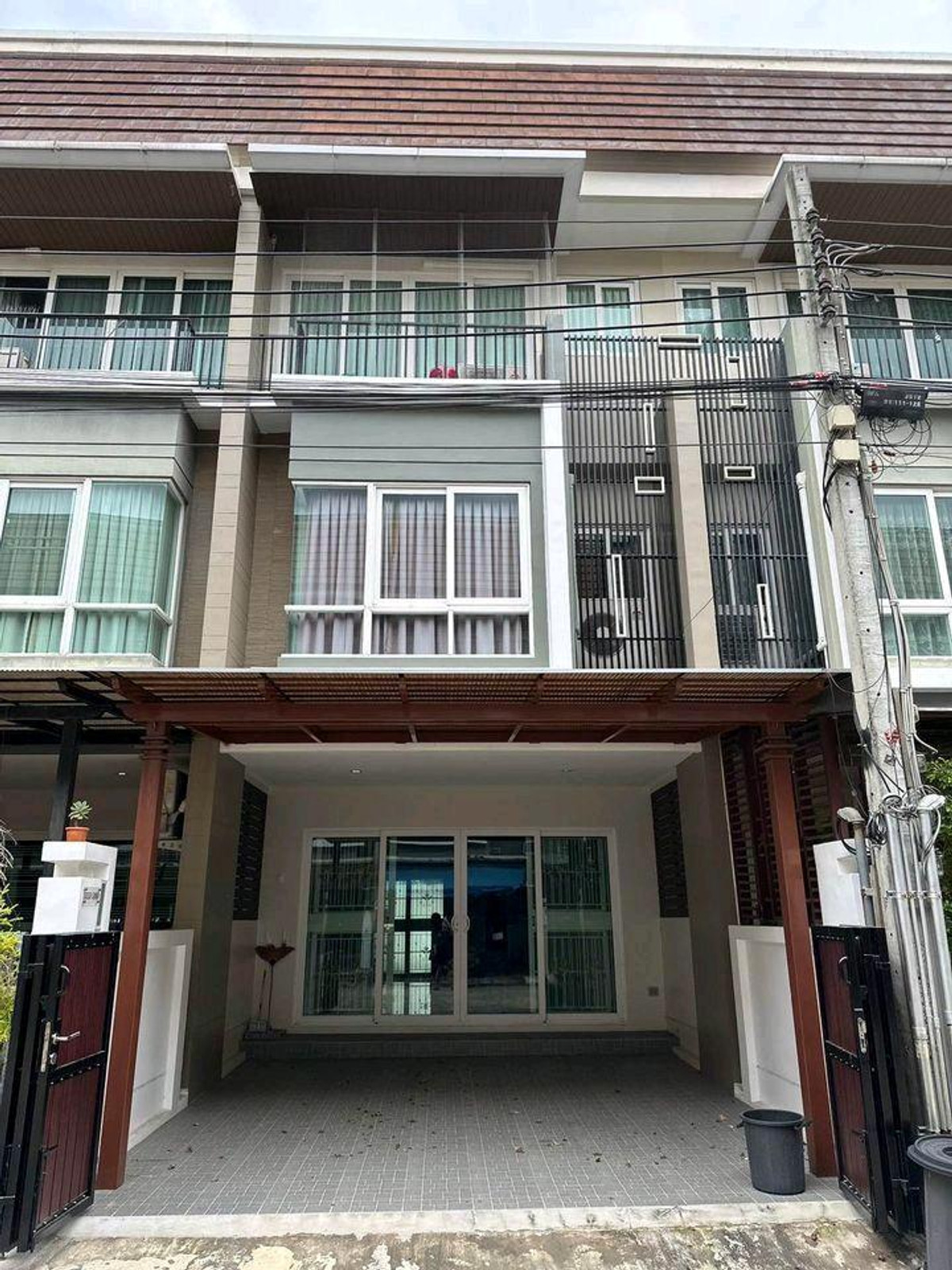 For RentTownhomeThaphra, Talat Phlu, Wutthakat : For rent: 3-story townhome Fully furnished, near BTS Bang Wa
Urban Sathorn Village