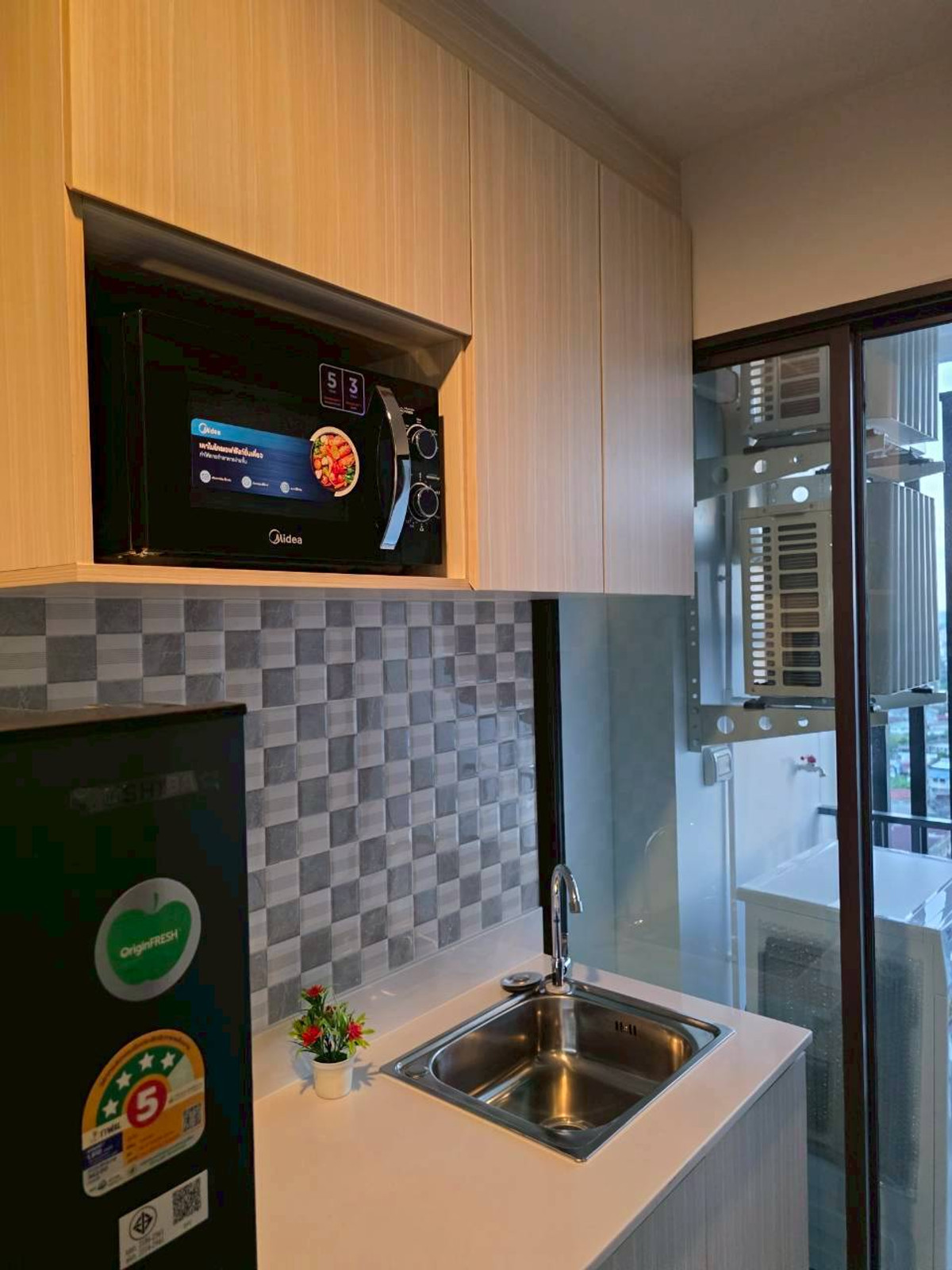 For RentCondoThaphra, Talat Phlu, Wutthakat : Condo for rent, Regent Home Wutthakat, Building A, 24th floor, built-in, luxurious throughout the room, open view, very beautiful, rental price 12,000 baht.