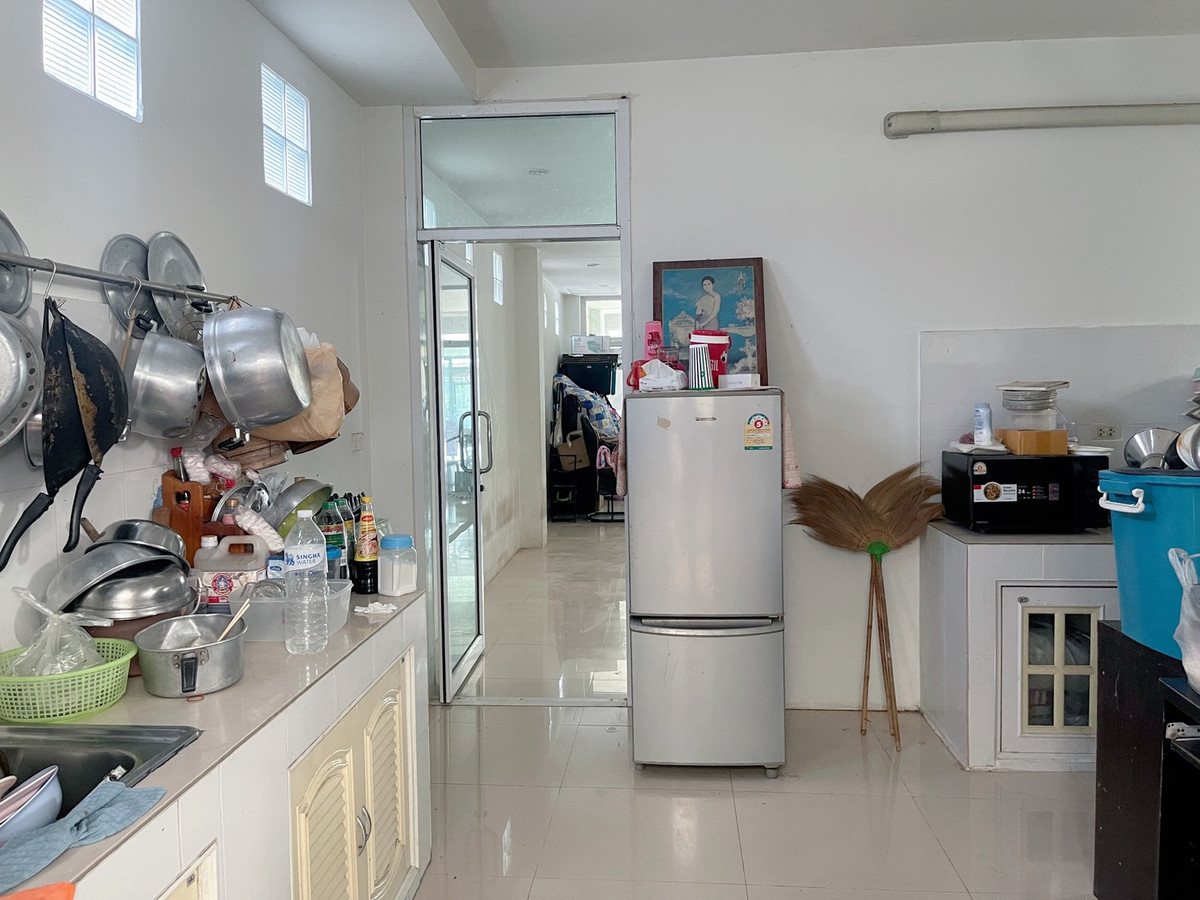 ขายอาคารพาณิชย์มหาสารคาม : อาคารพานิชย์ 3 ชั้น ใจกลางเมืองมหาสารคาม ใกล้สถานศึกษา สถานที่ราชการ พร้อมใช้งานและปล่อยเช่าได้ทันที