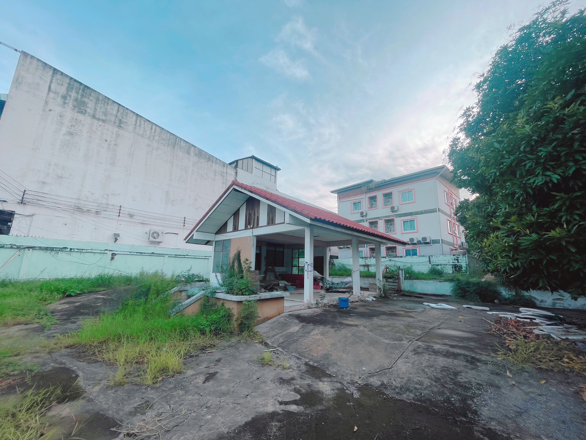 ขายที่ดินมหาสารคาม : ที่ดินพร้อมสิ่งปลูกสร้าง 3 งาน 79 ตารางวา กลางเมืองมหาสารคาม ใกล้สถานศึกษา และสถานที่ราชการ