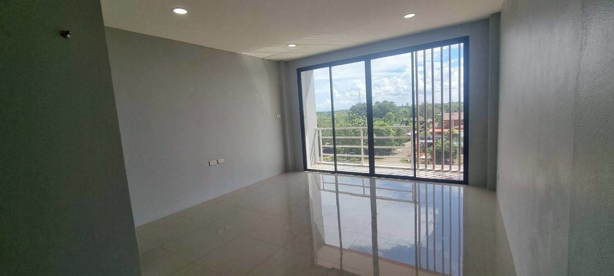 For SaleShop HouseChachoengsao : Luxury commercial building for sale, 3.5 floors, next to road 3481, Nang Nam Priao District, Chachoengsao Province.