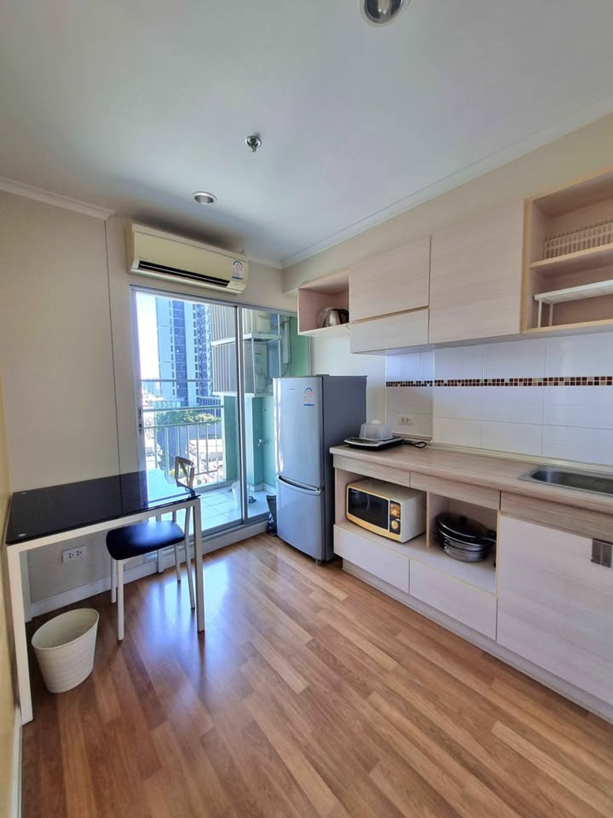 For RentCondoKasetsart, Ratchayothin : 📍 The room is leaked! Prime location, Ratchayothin Condo, walking distance to BTS, fully furnished, ready to move in 💥 Price only 13,000.- You cant find anything like this! Call 0994629391 Bird