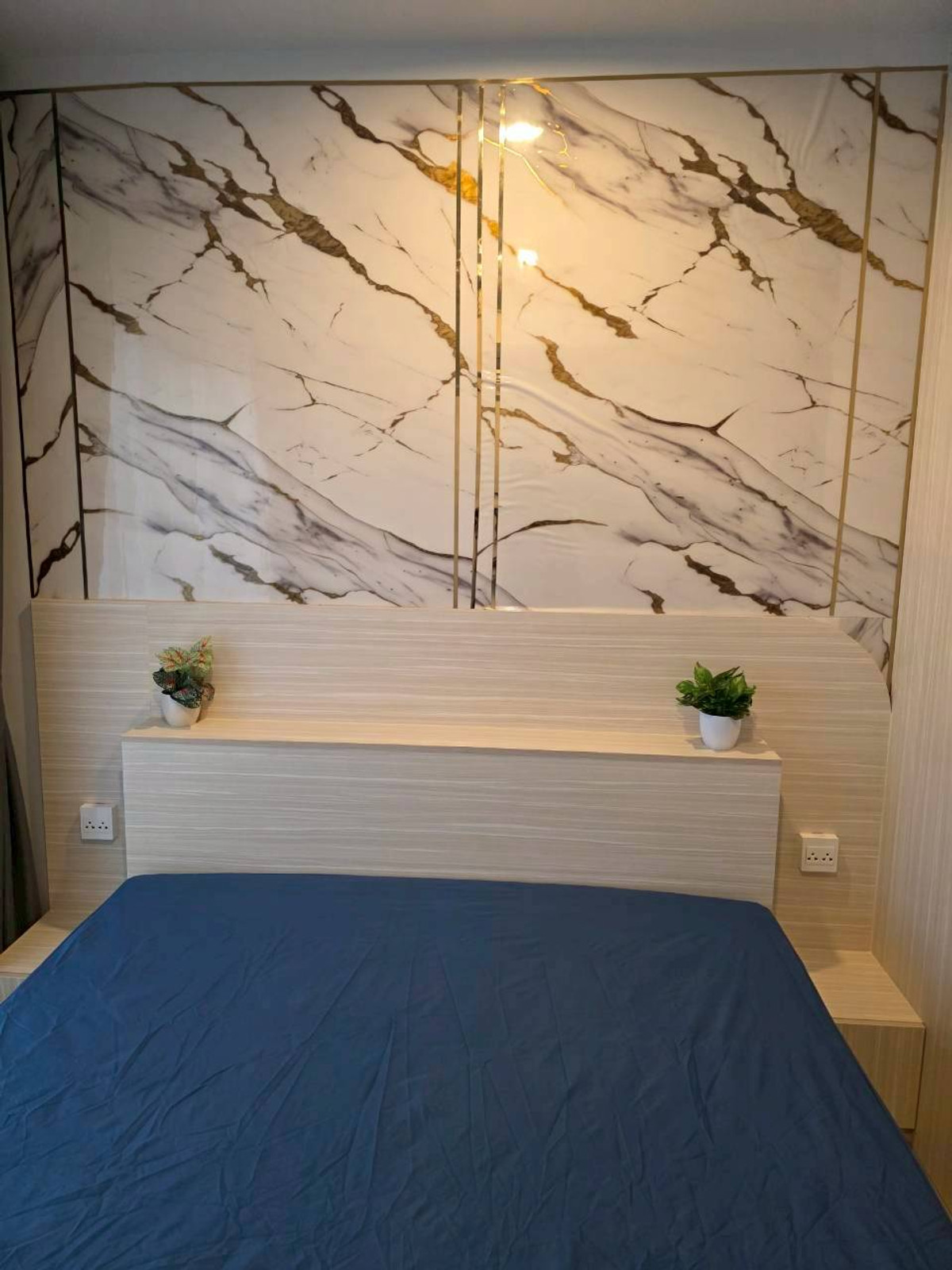 For RentCondoThaphra, Talat Phlu, Wutthakat : Condo for rent, Regent Home Wutthakat, Building A, 24th floor, built-in, luxurious throughout the room, open view, very beautiful, rental price 12,000 baht.