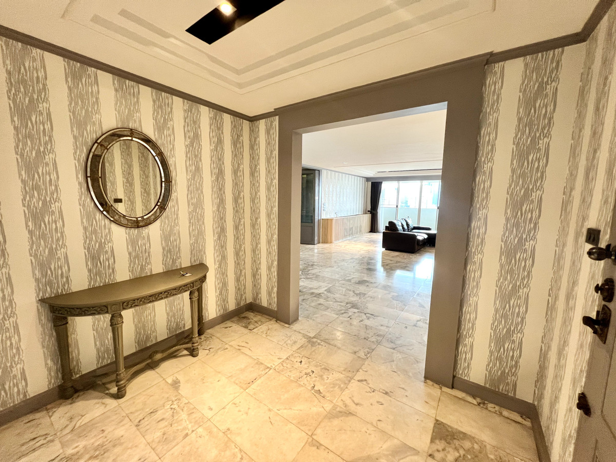 ขายคอนโดสุขุมวิท อโศก ทองหล่อ : Rare Item!!! คอนโดไซส์ใหญ่สภาพดีทำเลซอย 39 เข้าออกได้หลายทาง ห้องใหญ่น่าอยู่ ตึก maintain ดีมาก วิวสวย panorama ✨Ds Tower 1✨3 ห้องนอน 2 ห้องน้ำ ขนาด 205 ตร.ม ใกล้ BTS / MRT พร้อมพงษ์ (1 กม.) Tel.0982645161 