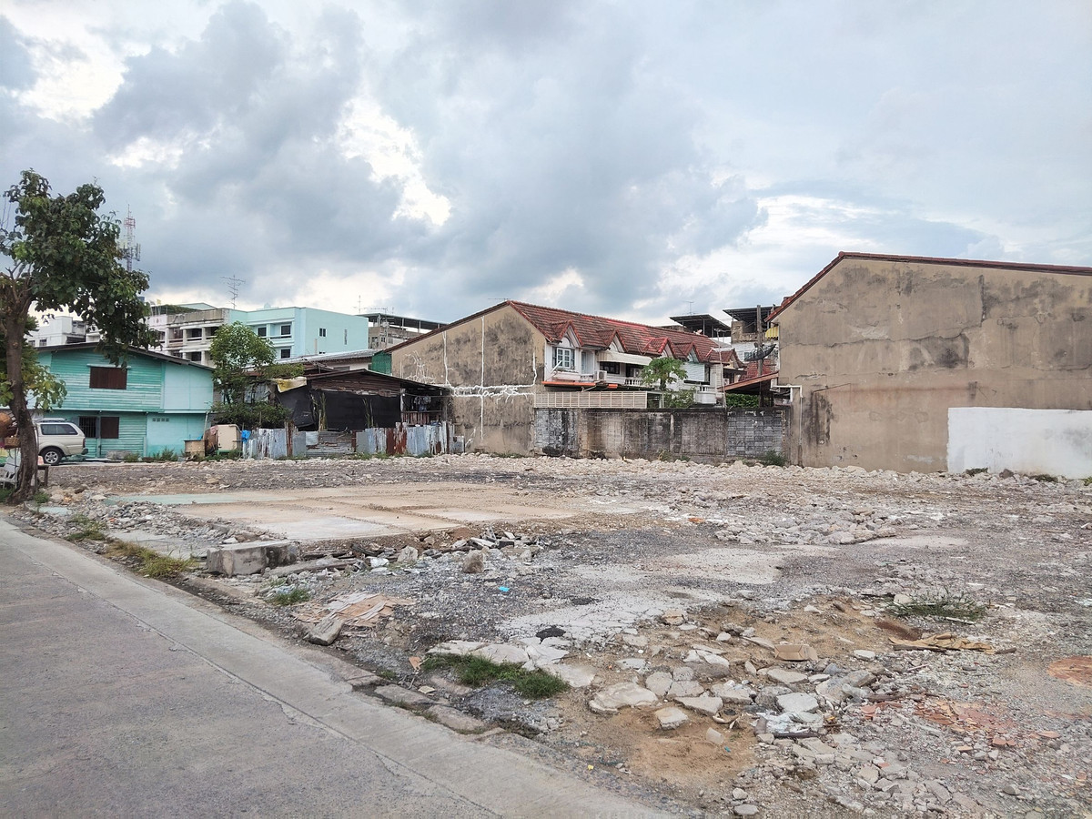 For SaleLandChaengwatana, Muangthong : Land for sale in prime location! Near the Pink Line MRT Irrigation station, only 650 meters, Pak Kret District, Nonthaburi Province