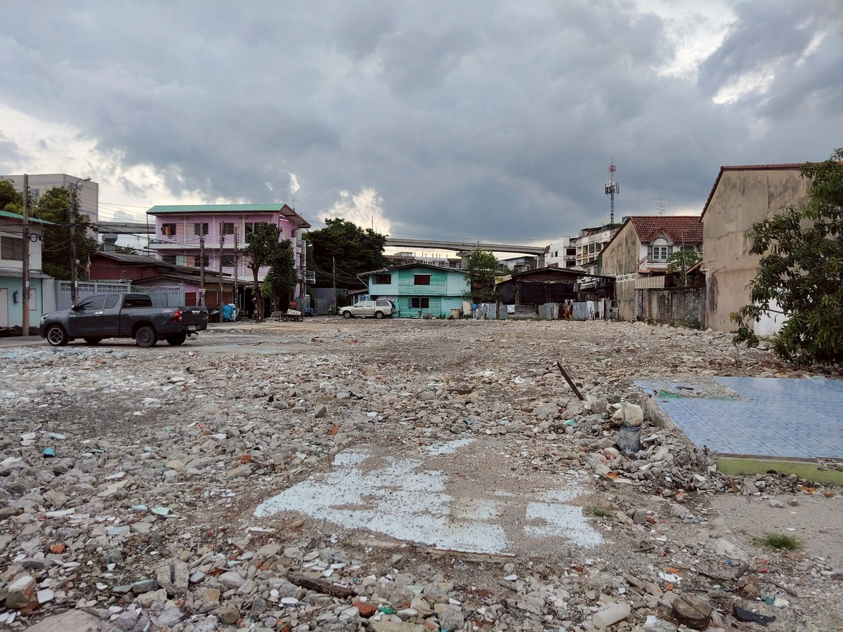 For SaleLandChaengwatana, Muangthong : Land for sale in prime location! Near the Pink Line MRT Irrigation station, only 650 meters, Pak Kret District, Nonthaburi Province