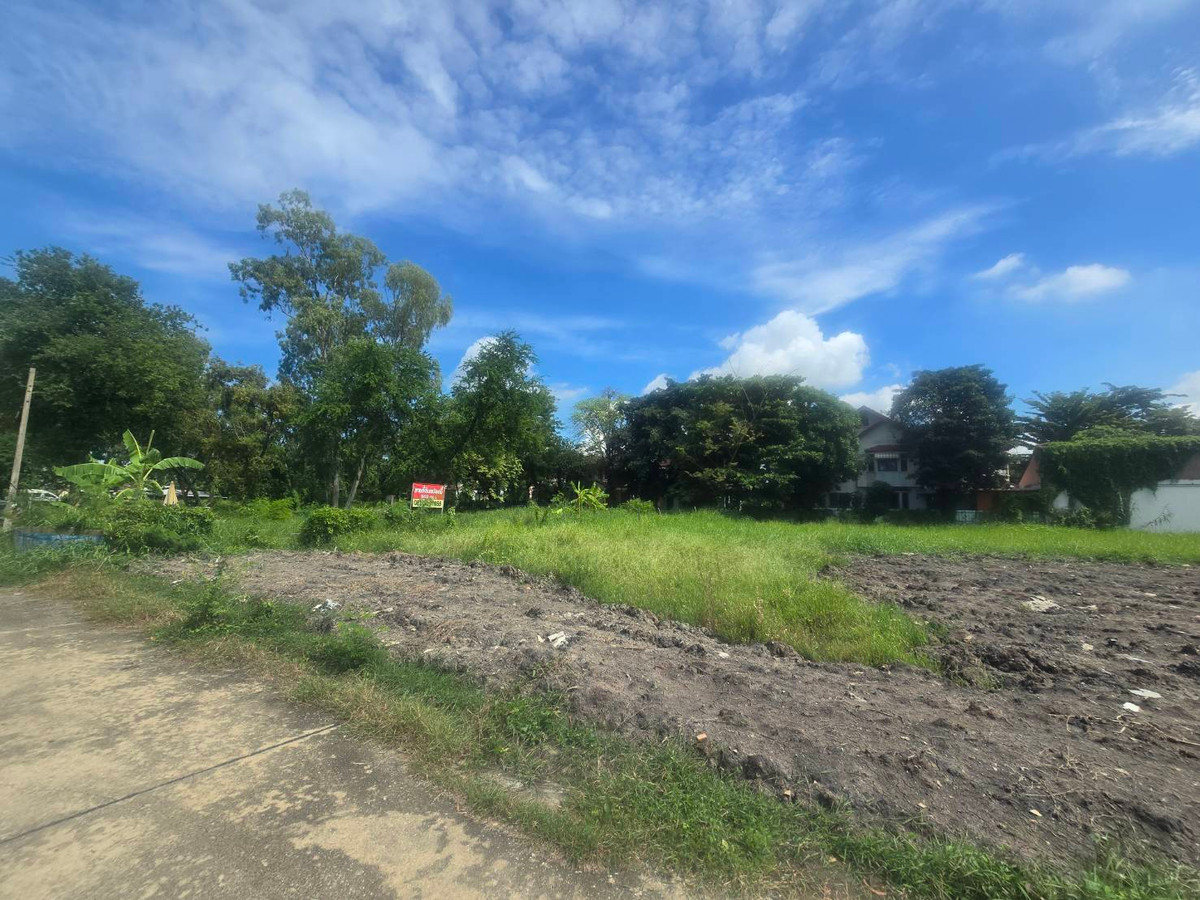 For SaleLandChaengwatana, Muangthong : Empty land for sale, Pak Kret, Nonthaburi, good price, negotiable, near community area, area 1-1-3.3 rai, near Si Rat - Chaengwattana Expressway.