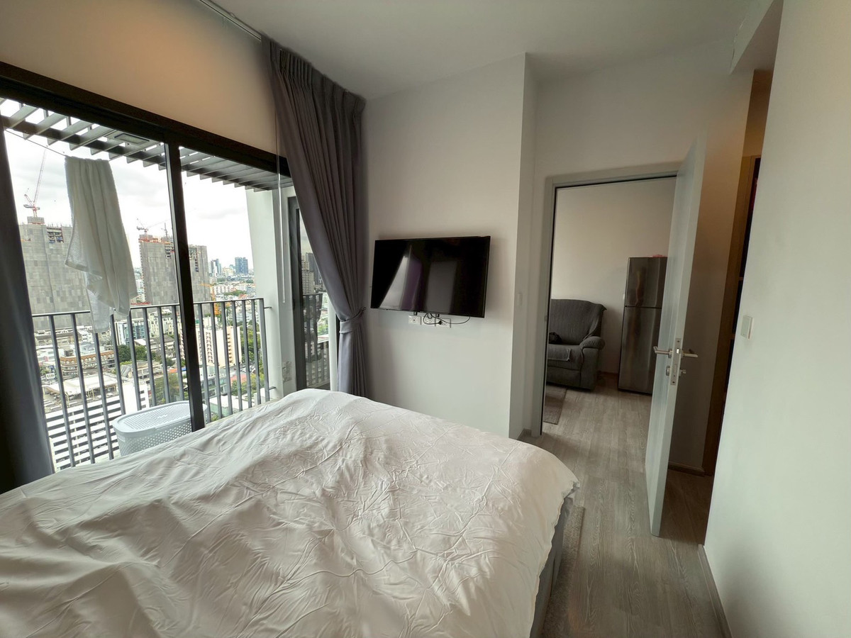 For RentCondoSukhumvit, Asoke, Thonglor : 🚪XT EKKAMAI 🛏️Beautiful room ✨There are many rooms 🌐Good location, high floor 🌤️Beautiful view 🛋️Fully furnished 📺 Complete electrical appliances (special price)