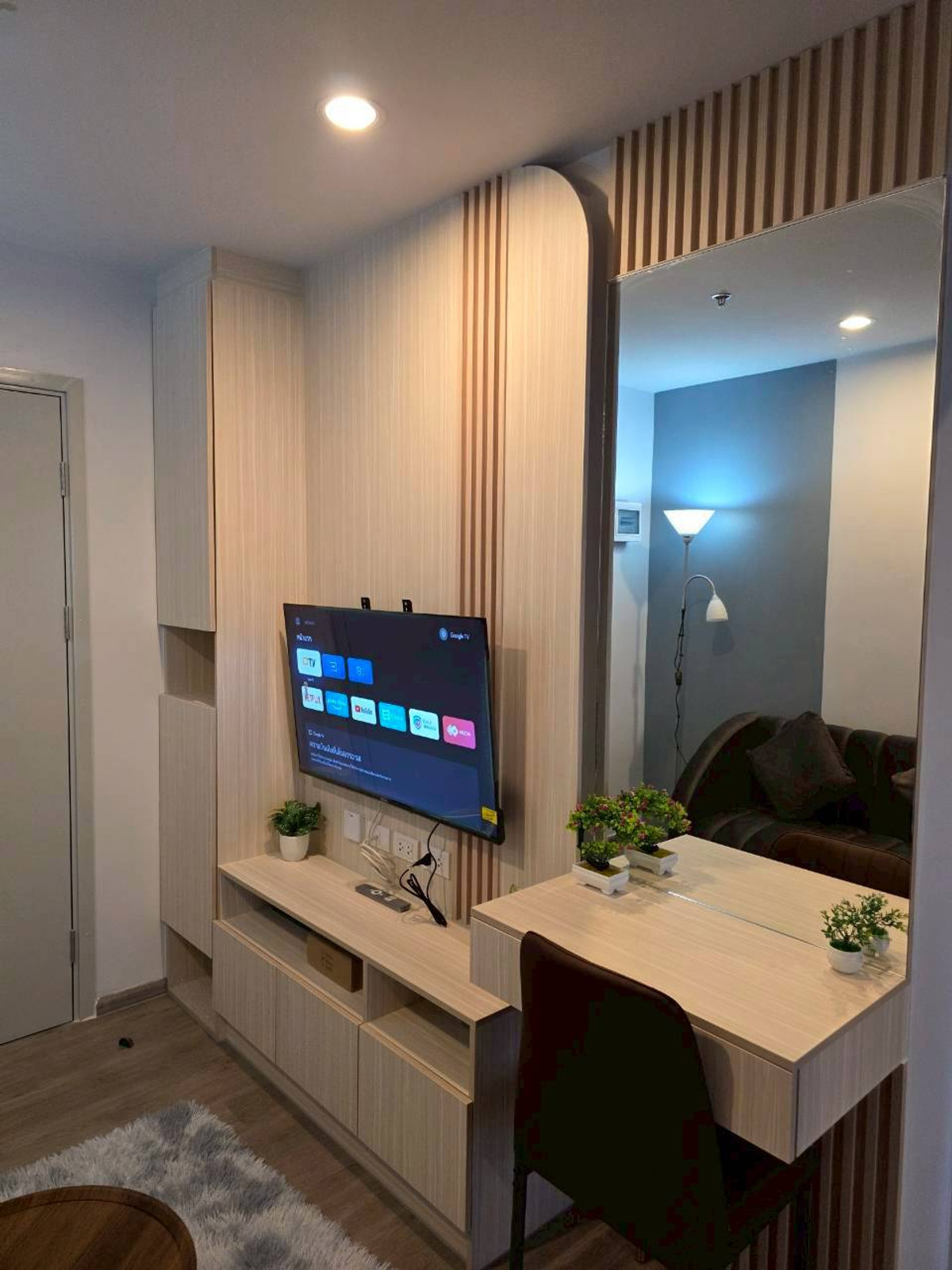 For RentCondoThaphra, Talat Phlu, Wutthakat : Condo for rent, Regent Home Wutthakat, Building A, 24th floor, built-in, luxurious throughout the room, open view, very beautiful, rental price 12,000 baht.