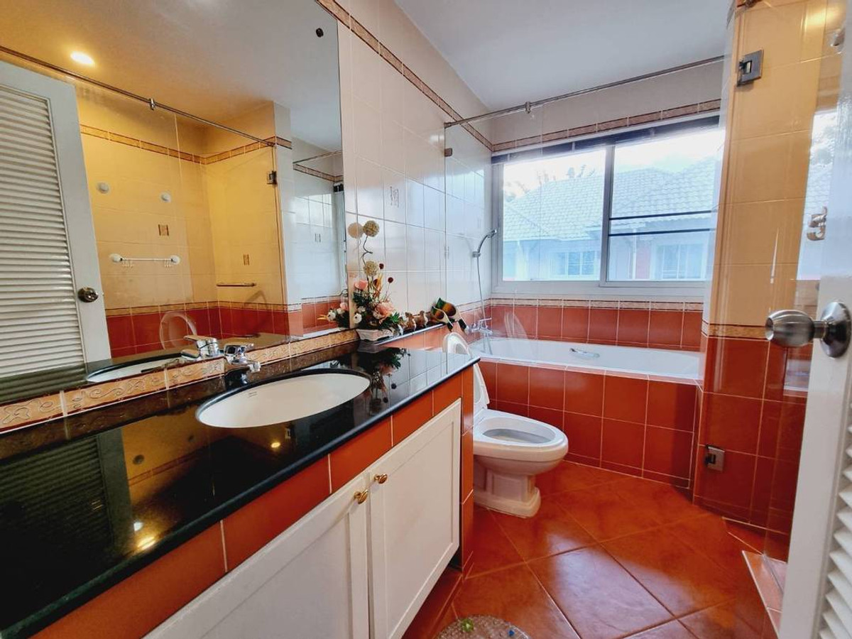 ขายบ้านเชียงใหม่ : ขายด่วน!! บ้านเดี่ยว 2 ชั้น เนื้อที่ 101.9 ตรว. ม.กุลพันธ์วิลล์ 10 อ.สารภี จ.เชียงใหม่ ทำเลดี ใกล้ตัวเมืองเชียงใหม่ ใกล้รร.มงฟอร์ด รร.นานาชาติยูนิตี้คอนคอร์ด