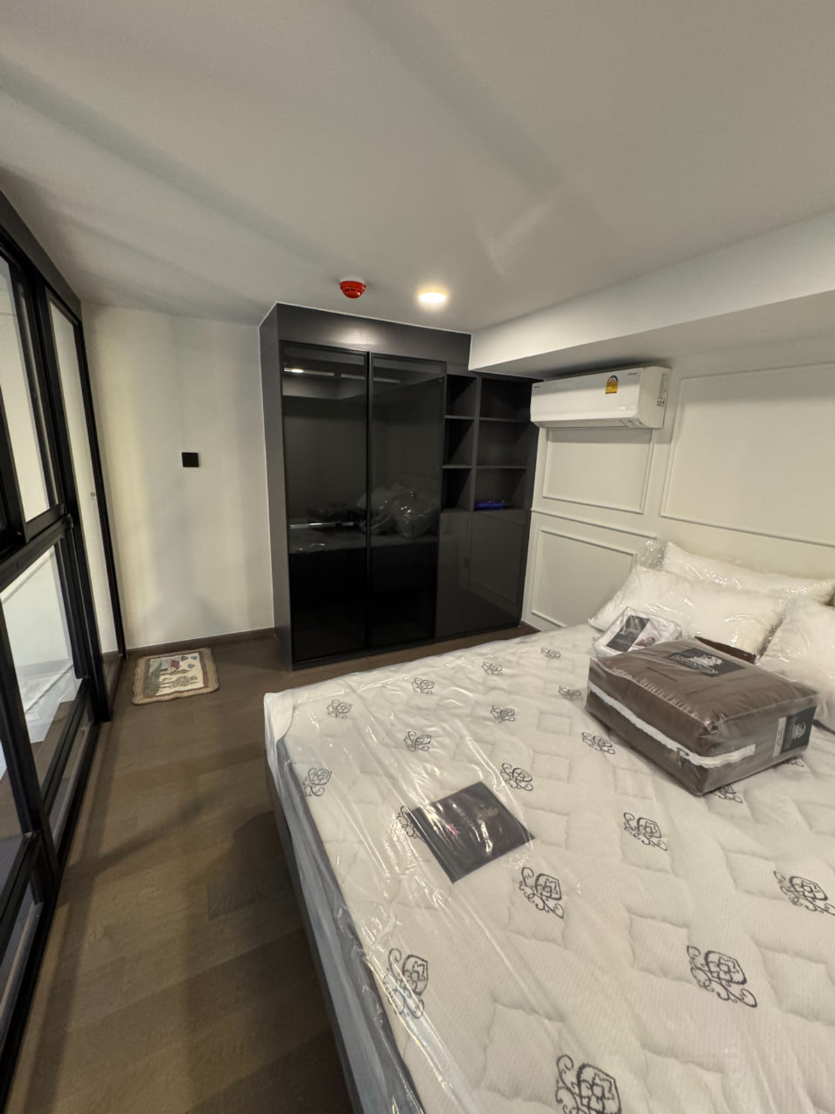 ขายคอนโดสยาม จุฬา สามย่าน : Park Origin Chula Samyan【𝐒𝐄𝐋𝐋 & 𝐑𝐄𝐍𝐓】🔥เฟอร์ไม้โทนอ่อน  ไฟซ่อนให้แสงอบอุ่น พื้นที่โปร่ง ฟีลสบายแต่ยังคงความหรูมีระดับ🔥 ติดต่อไลน์ไอดี: @hacondo