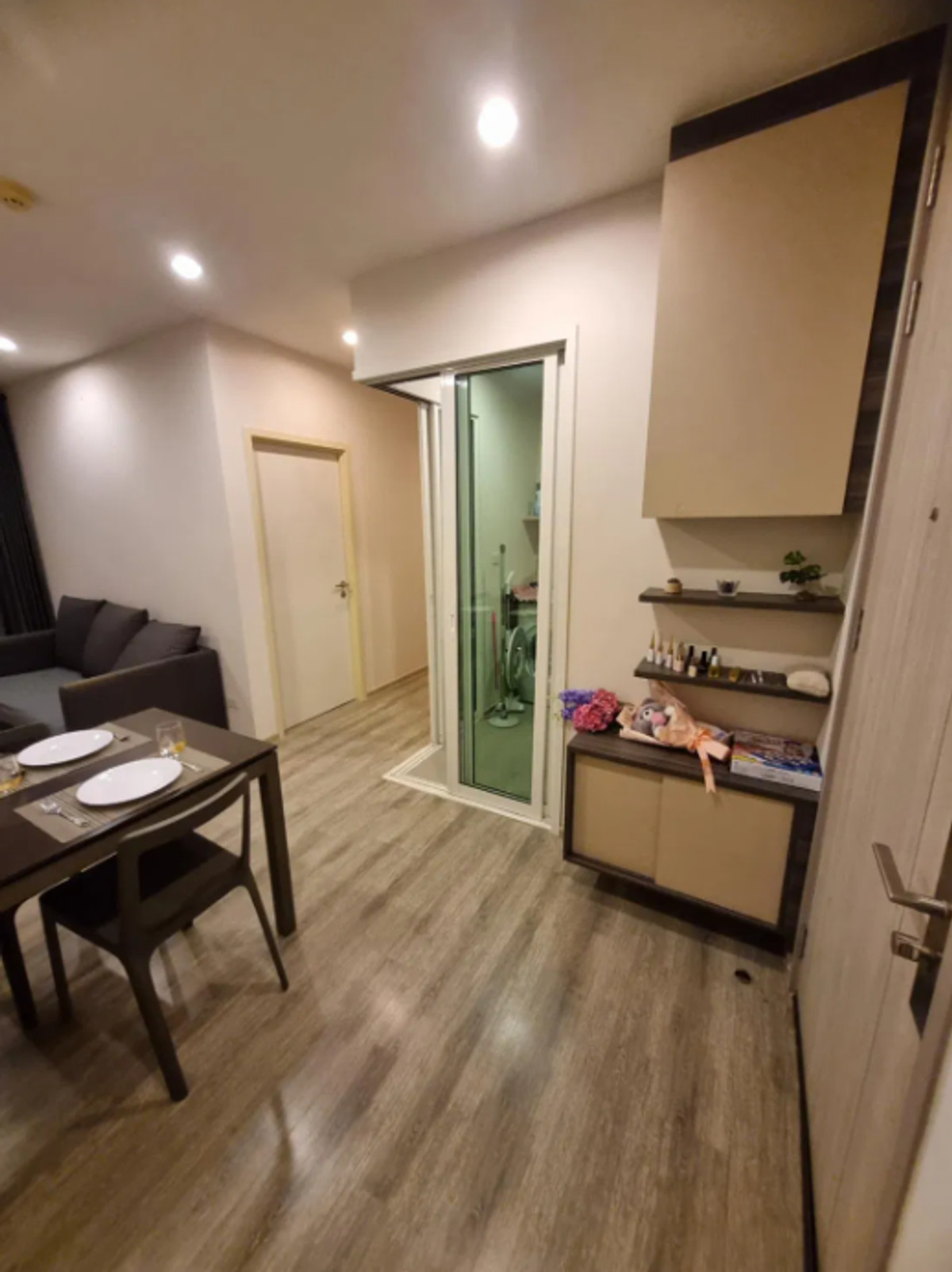 ขายคอนโดอารีย์ อนุสาวรีย์ : Centric Aree Station 56 sq.m. Please add LINE ID @806qphgn o8415o5483