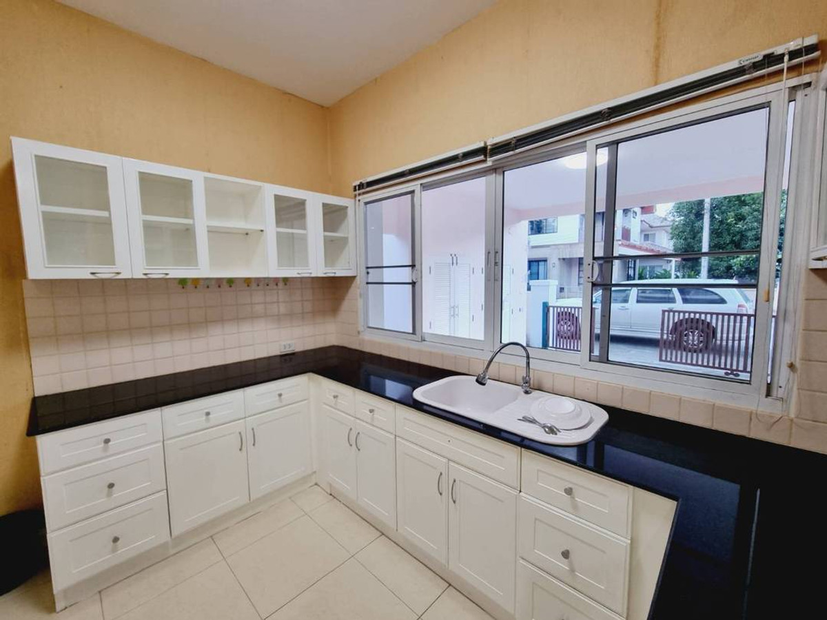 ขายบ้านเชียงใหม่ : ขายด่วน!! บ้านเดี่ยว 2 ชั้น เนื้อที่ 101.9 ตรว. ม.กุลพันธ์วิลล์ 10 อ.สารภี จ.เชียงใหม่ ทำเลดี ใกล้ตัวเมืองเชียงใหม่ ใกล้รร.มงฟอร์ด รร.นานาชาติยูนิตี้คอนคอร์ด