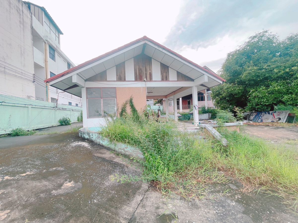 ขายที่ดินมหาสารคาม : ที่ดินพร้อมสิ่งปลูกสร้าง 3 งาน 79 ตารางวา กลางเมืองมหาสารคาม ใกล้สถานศึกษา และสถานที่ราชการ