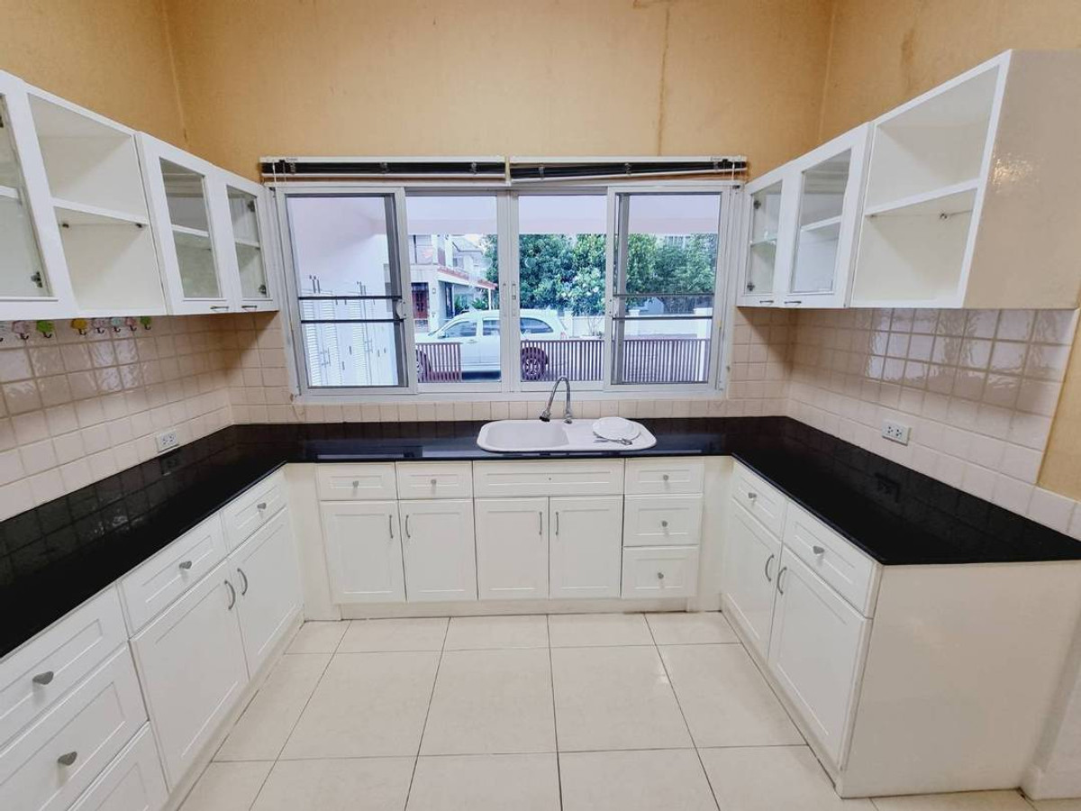 ขายบ้านเชียงใหม่ : ขายด่วน!! บ้านเดี่ยว 2 ชั้น เนื้อที่ 101.9 ตรว. ม.กุลพันธ์วิลล์ 10 อ.สารภี จ.เชียงใหม่ ทำเลดี ใกล้ตัวเมืองเชียงใหม่ ใกล้รร.มงฟอร์ด รร.นานาชาติยูนิตี้คอนคอร์ด