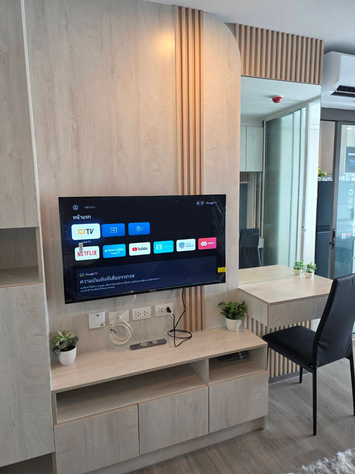 For RentCondoThaphra, Talat Phlu, Wutthakat : Condo for rent, Regent Home Wutthakat, Building A, 24th floor, built-in, luxurious throughout the room, open view, very beautiful, rental price 12,000 baht.