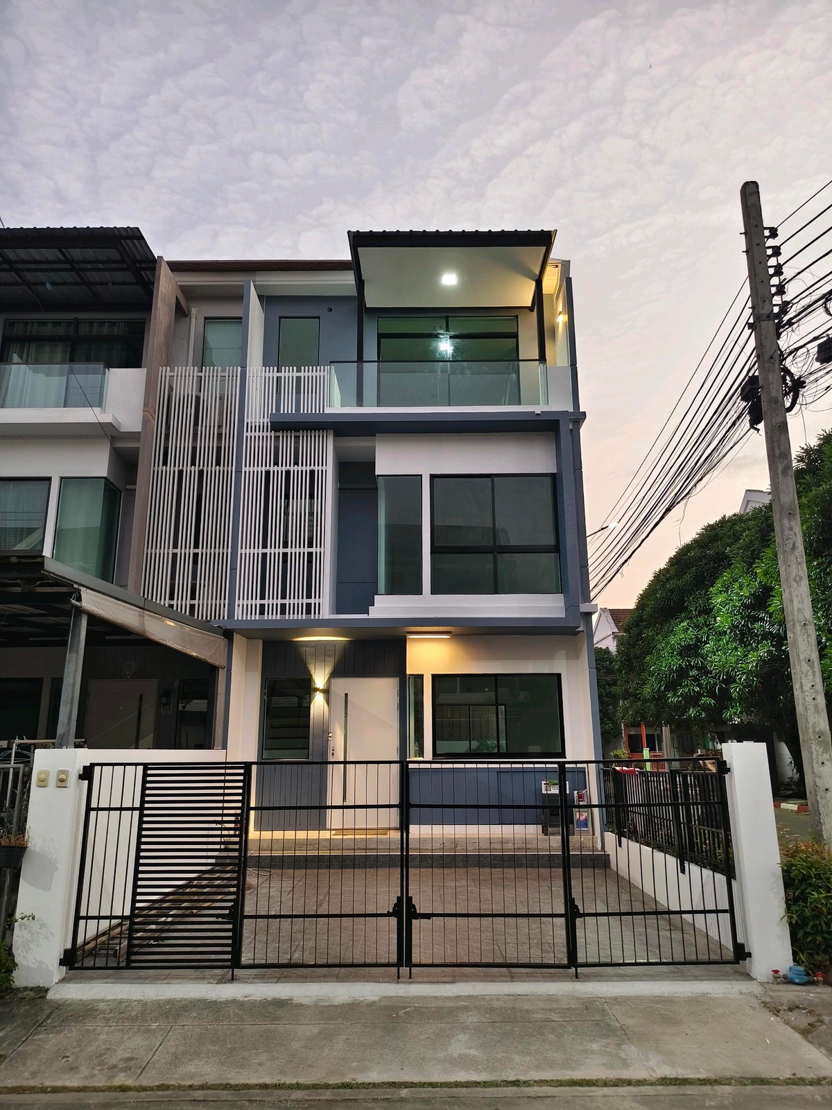 ขายทาวน์โฮมราษฎร์บูรณะ สุขสวัสดิ์ : 🏡 ขาย บ้านรีโนเวทใหม่ บ้านใหม่ 2 ซอยพุทธบูชา 36 – บ้านหัวมุม ทำเลทอง และราคาถูกกว่าทุกหลังในโครงการนี้ ! ✨
