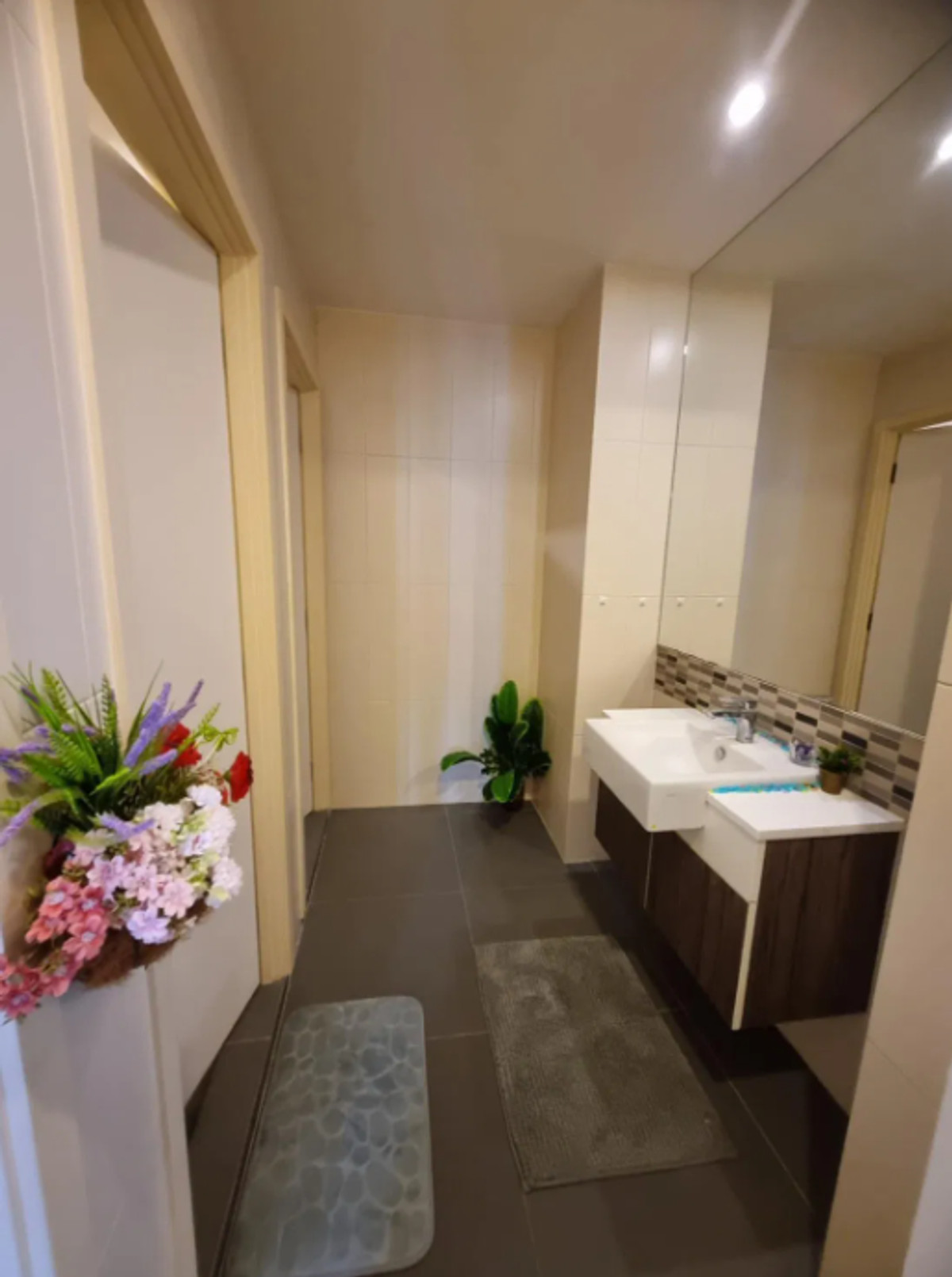 ขายคอนโดอารีย์ อนุสาวรีย์ : Centric Aree Station 56 sq.m. Please add LINE ID @806qphgn o8415o5483