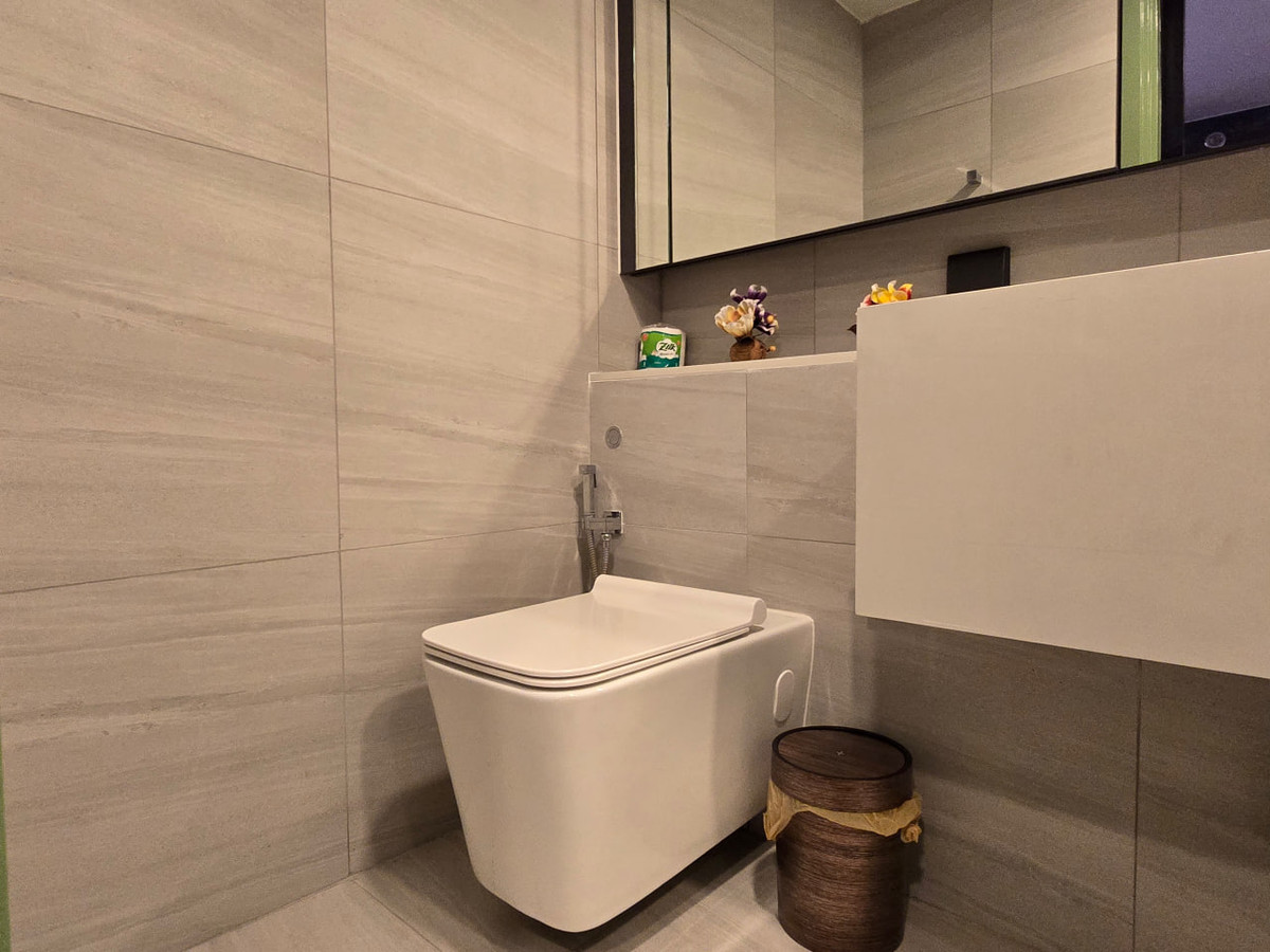 For SaleCondoSiam Paragon ,Chulalongkorn,Samyan : Park Origin Chula Samyan【𝐒𝐄𝐋𝐋 & 𝐑𝐄𝐍𝐓】🔥Light-toned wood furniture, hidden lights provide warm light, an open space, a comfortable feel, yet still maintains a luxurious and classy feel🔥 Contact Line ID: @hacondo