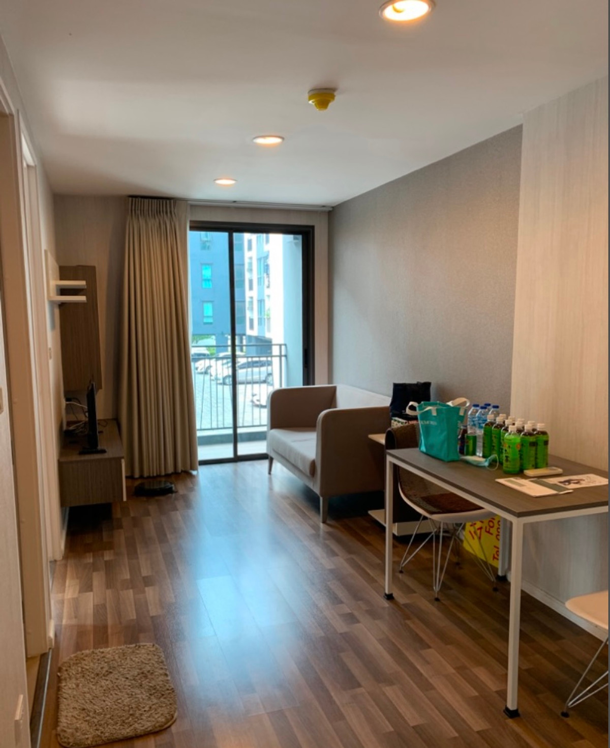 ให้เช่าคอนโดรามคำแหง หัวหมาก : เช่า ลิฟวิ่ง เนสท์ รามคำแหง สวย เฟอร์ครบ ใกล้ MRT แยกลำสาลี สนใจแอตไลน์ครับ@841qqlnr