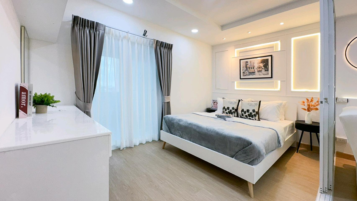 For SaleCondoRatchadapisek, Huaikwang, Suttisan : 🥰🥳Very happy. 🏙 Got to stay in a beautiful room. In the heart of Ratchada✨️ "Happy Condo Ratchada 18"✨️🚗Easy to travel, near MRT🚅