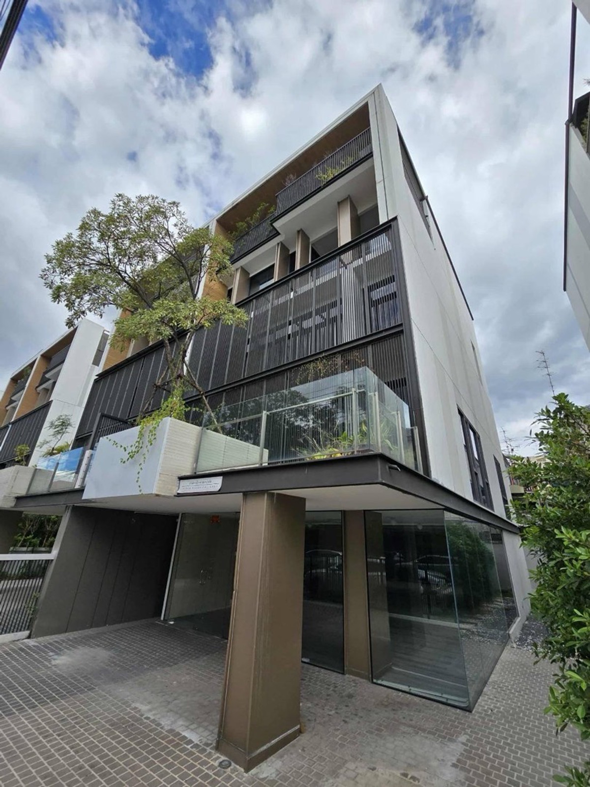 ให้เช่าโฮมออฟฟิศพระราม 9 เพชรบุรีตัดใหม่ RCA : 🏖️♥️ Home office Rama 9 