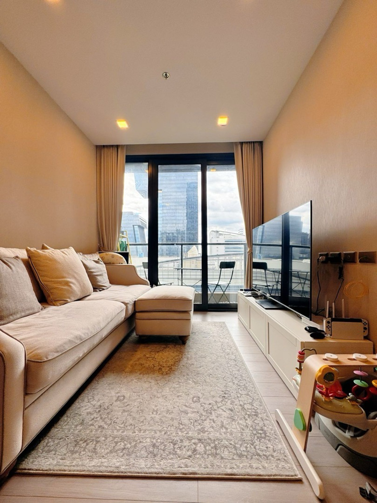 ให้เช่าคอนโดพระราม 9 เพชรบุรีตัดใหม่ RCA : One9Five สองห้องนอนให้เช่า