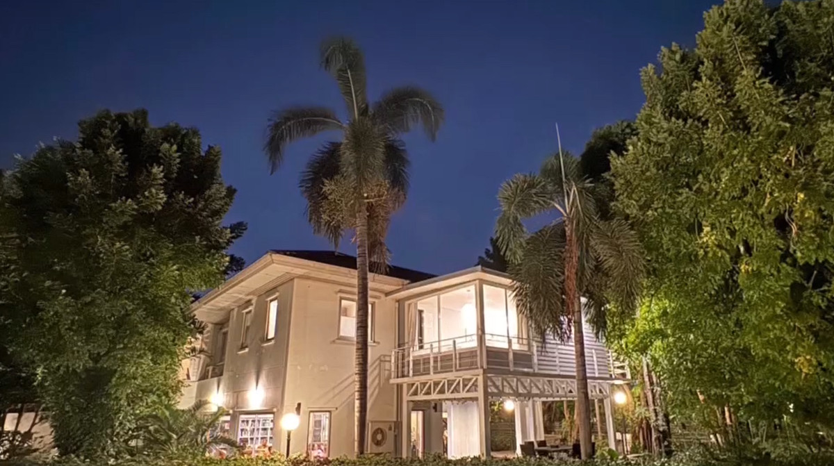 For SaleHousePattanakan, Srinakarin : ❤POOL VILLA IN DOWNTOWN GARDEN for sale: Phatthanakan, next to the yellow BTS station. Near Airport Link and Rama 9 Expressway, close to many department stores, Seacon Paradise, The Mall Bangkapi, Than Park, etc. ^^