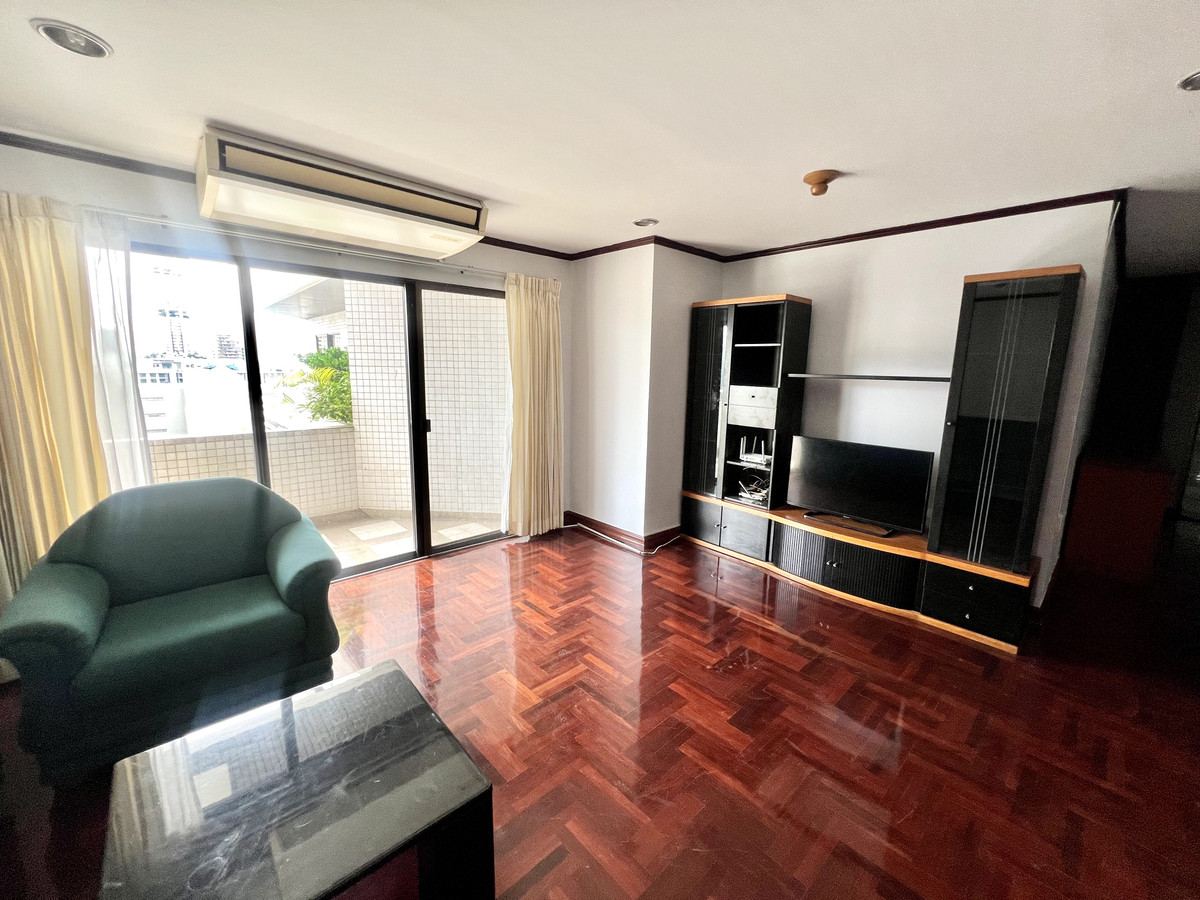 ขายคอนโดสุขุมวิท อโศก ทองหล่อ : ราคาดีที่สุดในตึก!! คอนโดทำเลพร้อมพงษ์ เดินถึง BTS เดินทางสะดวก ห้องใหญ่สภาพดีวิวโล่ง ✨Richmond Palace Sukhumvit 43✨3 ห้องนอน 2 ห้องน้ำ ขนาด 164 ตร.ม ใกล้ BTS / MRT พร้อมพงษ์ (0.9 กม.) Tel.0982645161 