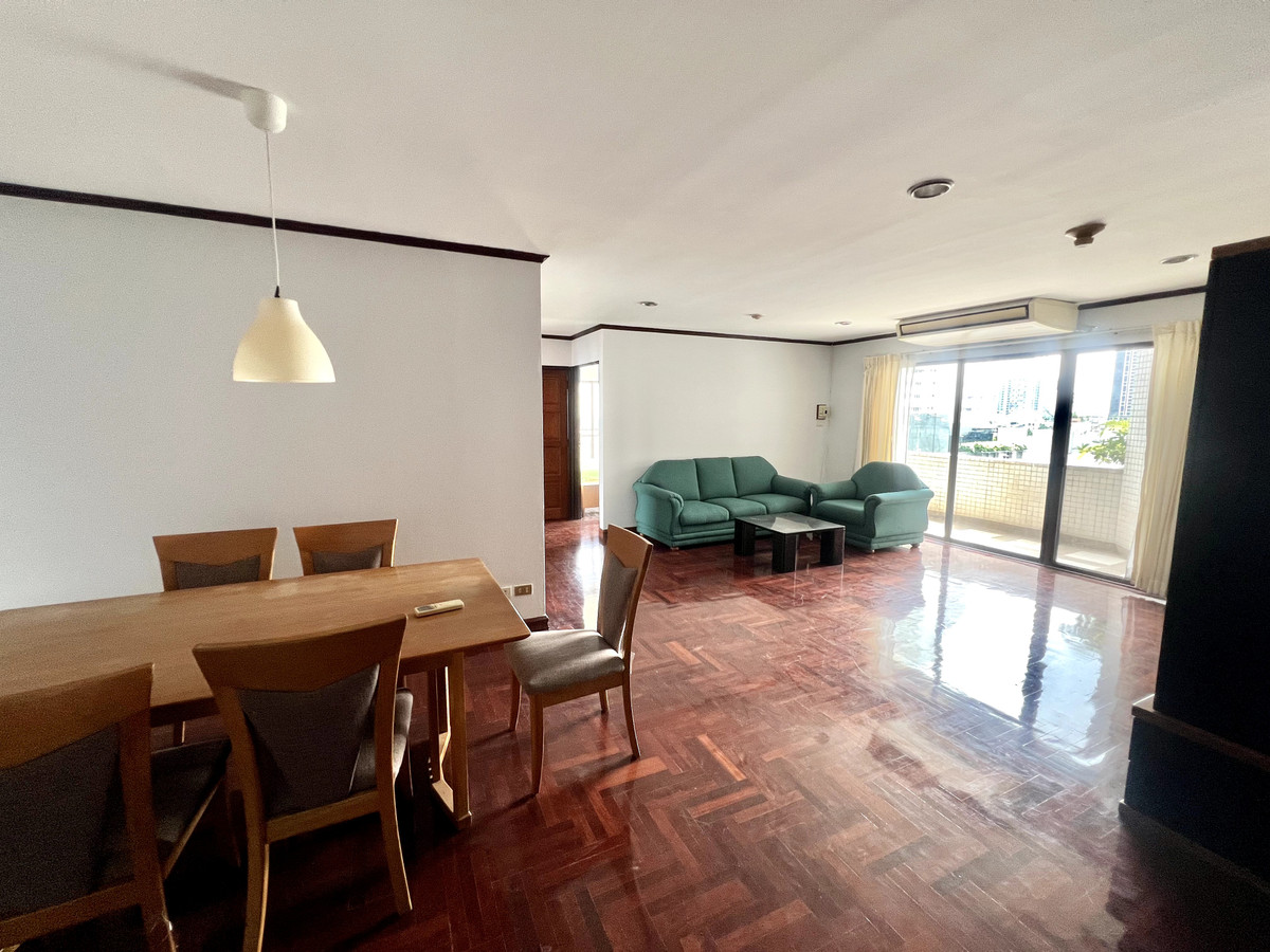 ขายคอนโดสุขุมวิท อโศก ทองหล่อ : ราคาดีที่สุดในตึก!! คอนโดทำเลพร้อมพงษ์ เดินถึง BTS เดินทางสะดวก ห้องใหญ่สภาพดีวิวโล่ง ✨Richmond Palace Sukhumvit 43✨3 ห้องนอน 2 ห้องน้ำ ขนาด 164 ตร.ม ใกล้ BTS / MRT พร้อมพงษ์ (0.9 กม.) Tel.0982645161 