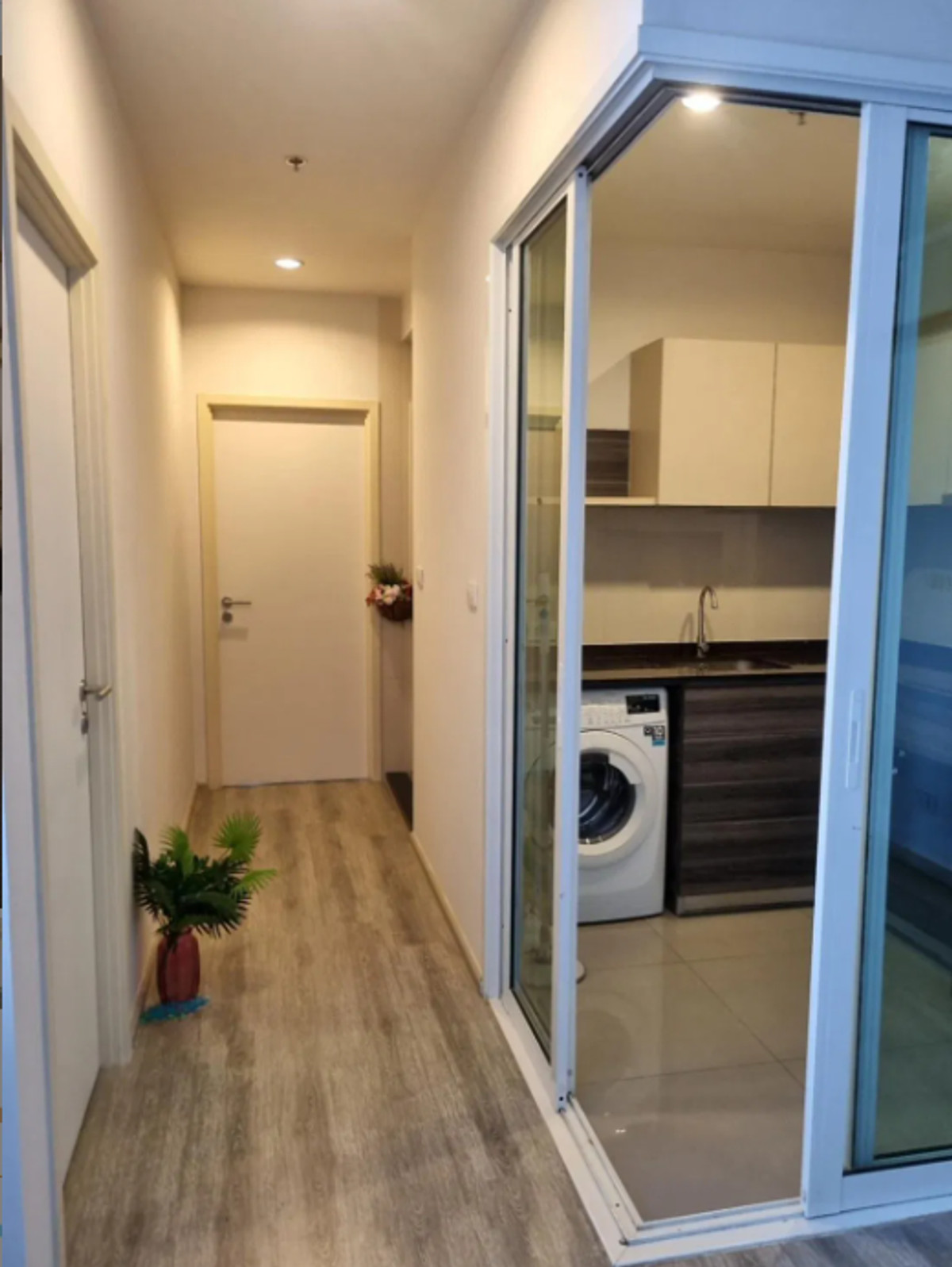 ขายคอนโดอารีย์ อนุสาวรีย์ : Centric Aree Station 56 sq.m. Please add LINE ID @806qphgn o8415o5483