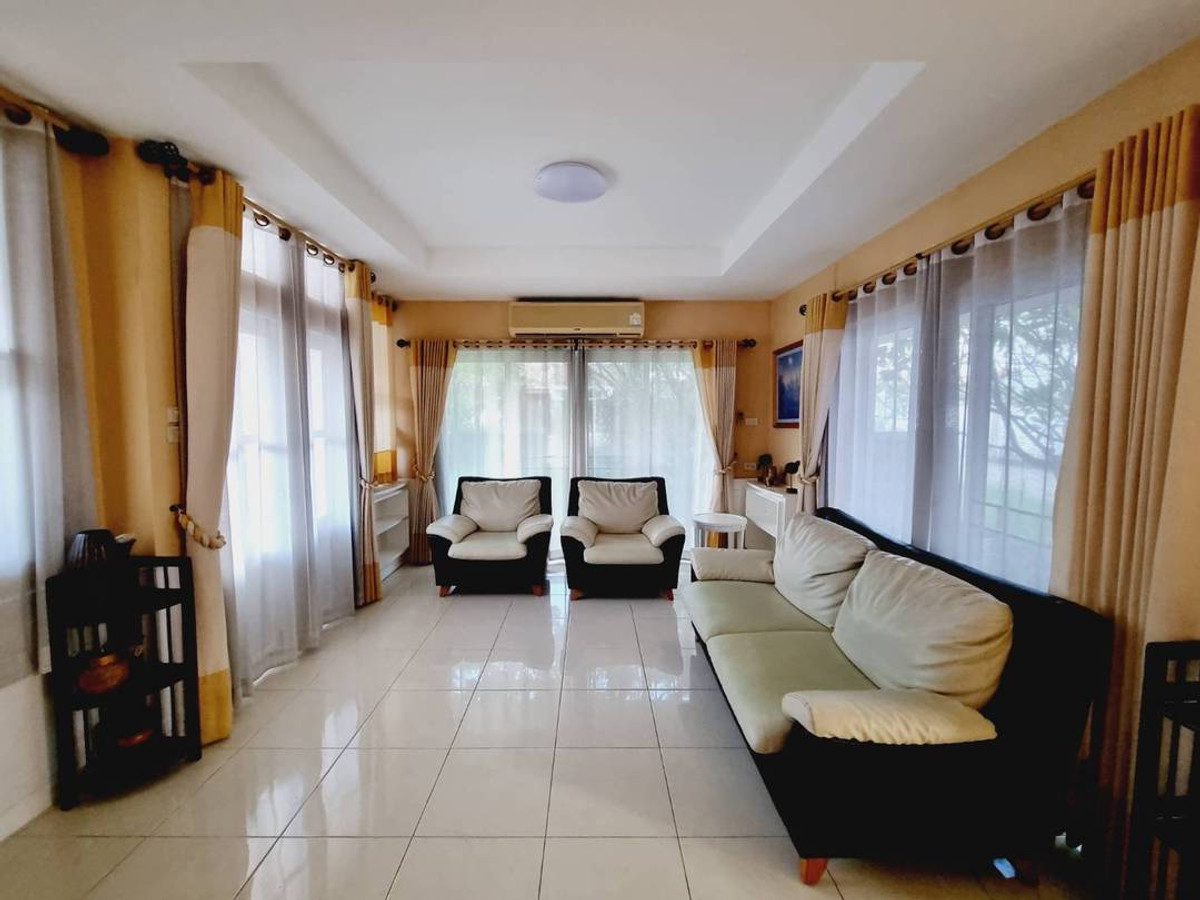 ขายบ้านเชียงใหม่ : ขายด่วน!! บ้านเดี่ยว 2 ชั้น เนื้อที่ 101.9 ตรว. ม.กุลพันธ์วิลล์ 10 อ.สารภี จ.เชียงใหม่ ทำเลดี ใกล้ตัวเมืองเชียงใหม่ ใกล้รร.มงฟอร์ด รร.นานาชาติยูนิตี้คอนคอร์ด