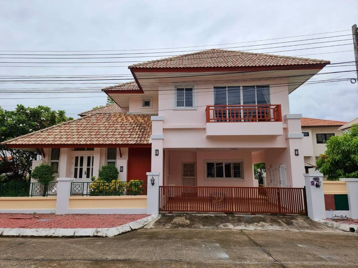 ขายบ้านเชียงใหม่ : ขายด่วน!! บ้านเดี่ยว 2 ชั้น เนื้อที่ 101.9 ตรว. ม.กุลพันธ์วิลล์ 10 อ.สารภี จ.เชียงใหม่ ทำเลดี ใกล้ตัวเมืองเชียงใหม่ ใกล้รร.มงฟอร์ด รร.นานาชาติยูนิตี้คอนคอร์ด