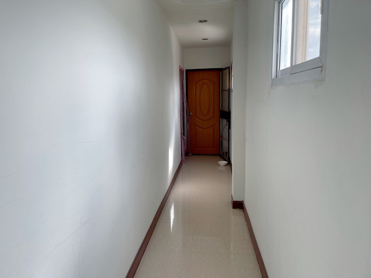 ขายอาคารพาณิชย์มหาสารคาม : อาคารพานิชย์ 3 ชั้น ใจกลางเมืองมหาสารคาม ใกล้สถานศึกษา สถานที่ราชการ พร้อมใช้งานและปล่อยเช่าได้ทันที