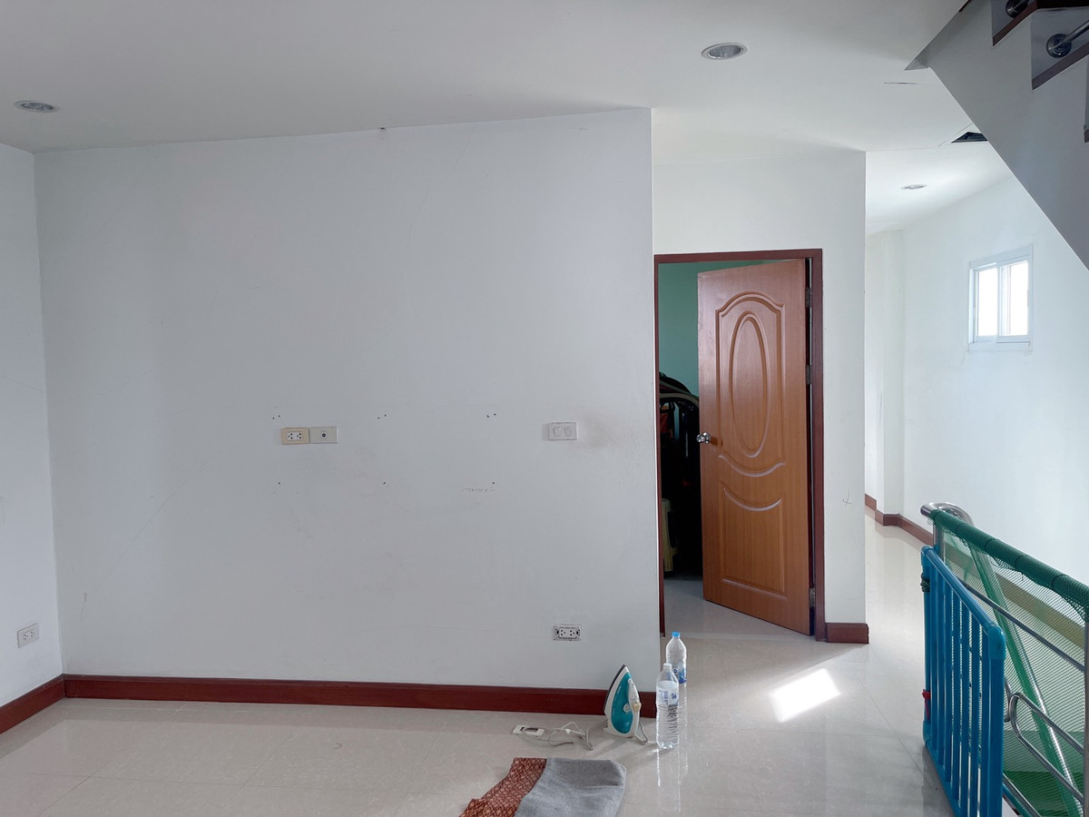 ขายอาคารพาณิชย์มหาสารคาม : อาคารพานิชย์ 3 ชั้น ใจกลางเมืองมหาสารคาม ใกล้สถานศึกษา สถานที่ราชการ พร้อมใช้งานและปล่อยเช่าได้ทันที