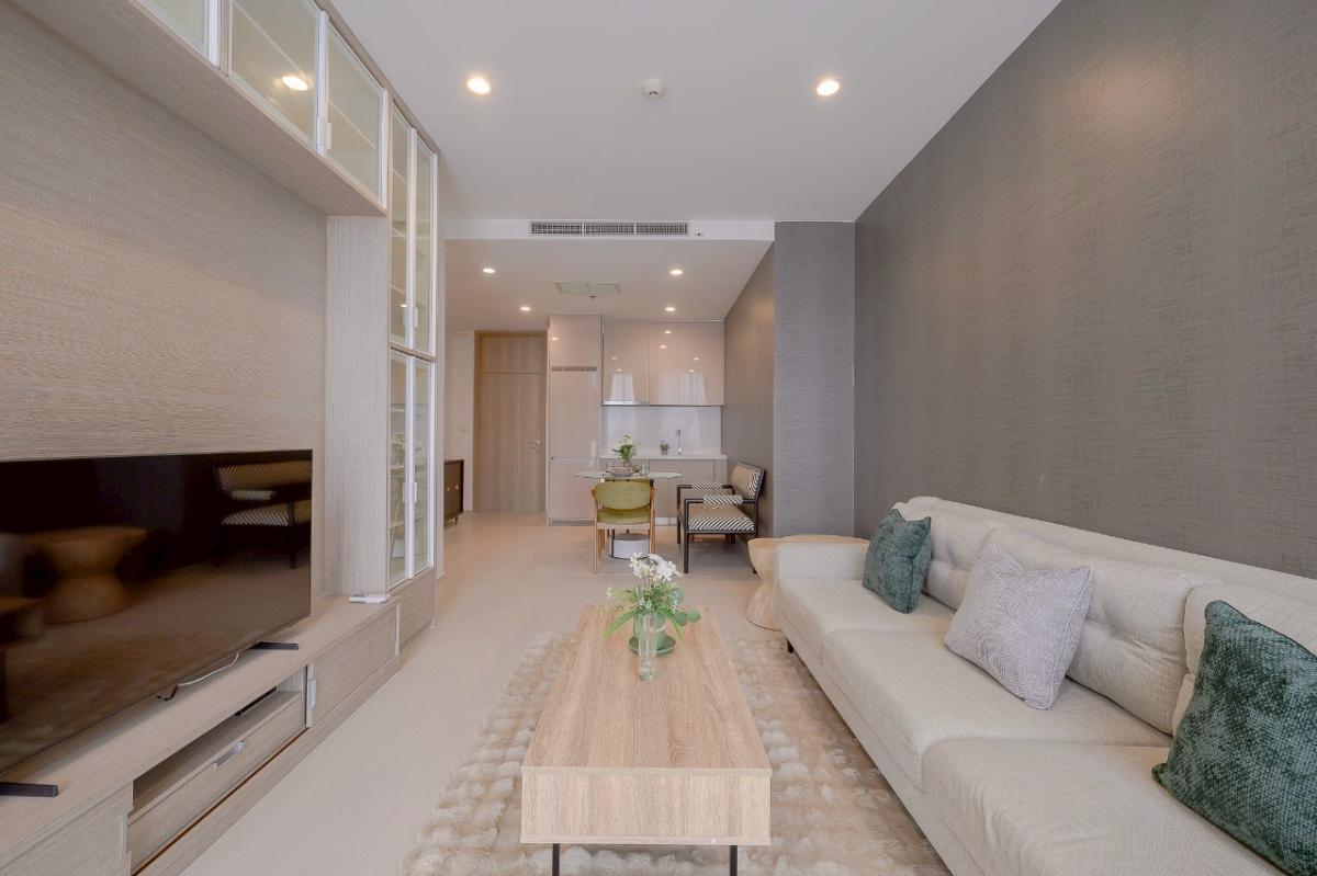 ขายคอนโดวิทยุ ชิดลม หลังสวน : Noble Ploenchit / ทำเลดีติด BTS เพลินจิต / 1 ห้องนอน 56 ตร.ม. โทร 0937890899