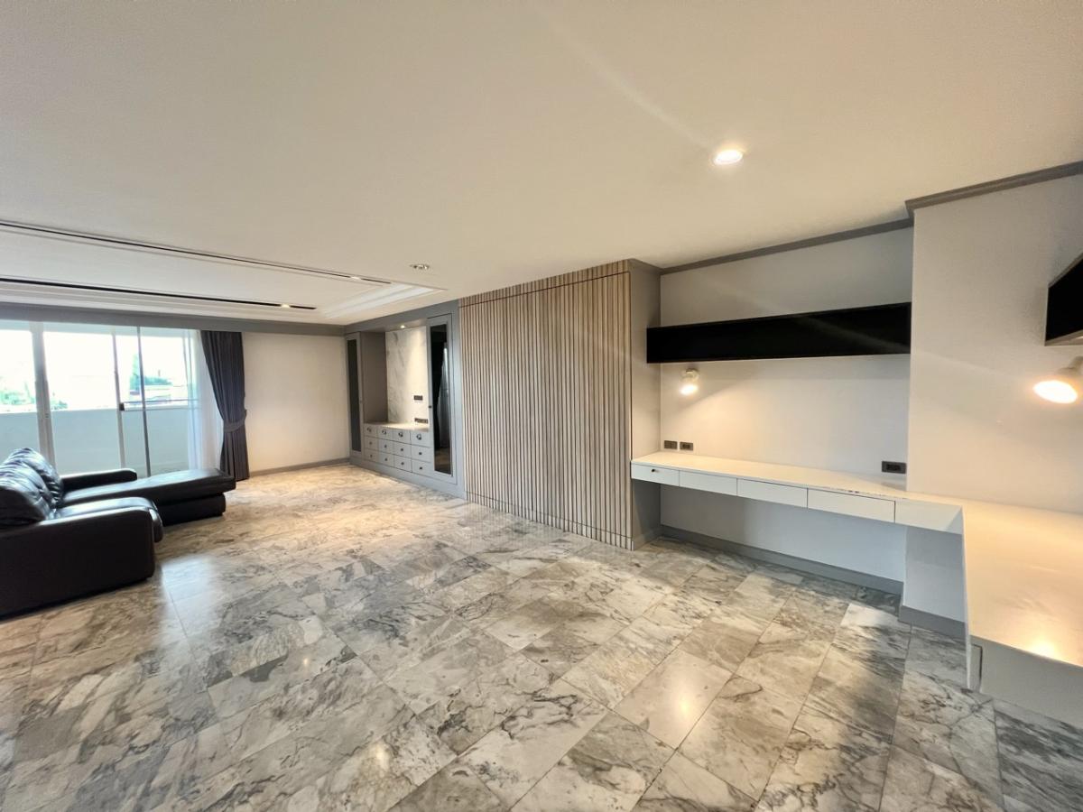 For SaleCondoSukhumvit, Asoke, Thonglor : Ds Tower 1 / Large unit in the Phrom Phong area. / 3 Bed 205 sq.m. Tel 0937890899