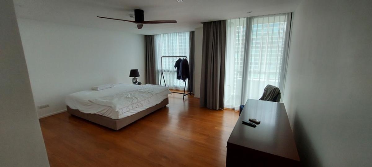 For SaleCondoWitthayu, Chidlom, Langsuan, Ploenchit : Somkid Gardens / Newly renovated large unit near BTS Chidlom. / 3 Bed 251 sq.m. Tel 0937890899