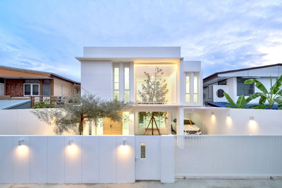 ขายบ้านนวมินทร์ รามอินทรา : ✨ 𝑴𝒊𝒏𝒊𝒎𝒂𝒍 𝑾𝒉𝒊𝒕𝒆 𝑯𝒐𝒖𝒔𝒆 #𝑵𝒂𝒘𝒂𝒎𝒊𝒏 🪽 บ้านสีขาว...ที่ไม่ได้มีแค่ความเรียบง่าย แต่มี "ความสุข" รายล้อมด้วยธรรมชาติ! 🌿#ใกล้ChocolateVille