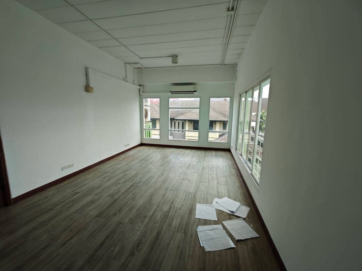For RentOfficePattanakan, Srinakarin : For rent: 4-story office building, Soi On Nut 66 - Srinakarin 45, parking for 7 cars.