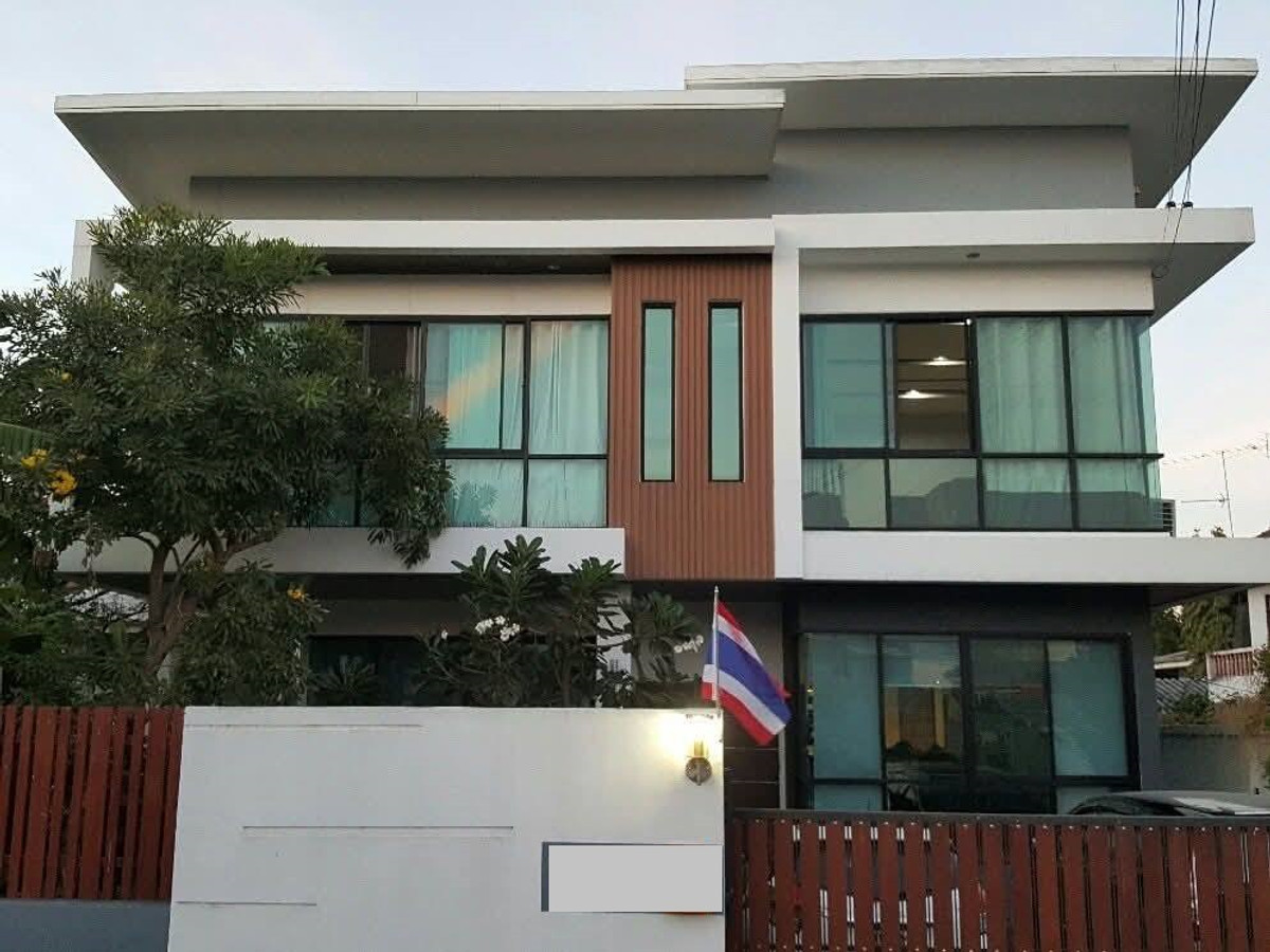 ขายบ้านลาดพร้าว เซ็นทรัลลาดพร้าว : ที่ดิน 98ตรว พื้นที่ใช้สอย 460ตรม 5นอน4น้ำ บ้านเดี่ยว 2 ชั้น โชคขัย 4 ลาดพร้าว 32 จตุจักร