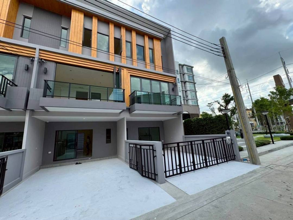 For RentTownhomeLadkrabang, Suwannaphum Airport : 🔴49,000฿🔴 𝐄𝐢𝐠𝐞𝐧 𝐑𝐚𝐦𝐚 𝟗┃Agent Rama 9 ✅ near Lotuss On Nut 80, happy to serve you. If interested, talk to 𝙇𝙄𝙉𝙀. (Responds very quickly):​📱 Property code​ 6811-0905📱: Line ID:@bbcondo88