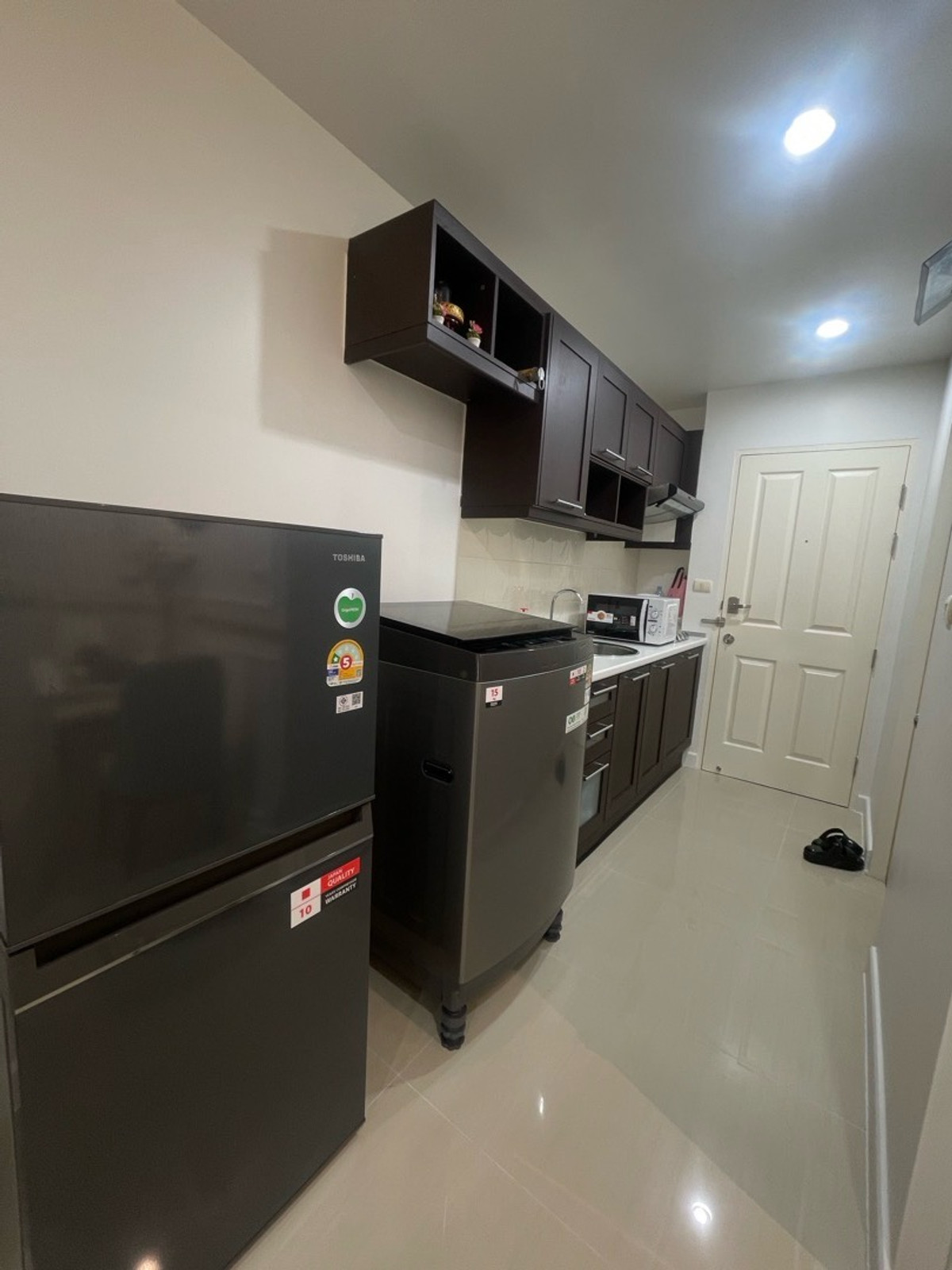 ให้เช่าคอนโดท่าพระ ตลาดพลู วุฒากาศ : ปล่อยเช่า  เมโทร ปาร์ค สาทร เฟส 1 รีโนเวทใหม่ เครื่องใช้ไฟฟ้าและเฟอร์นิเจอร์ใหม่หมดไม่เคยใช้งาน 